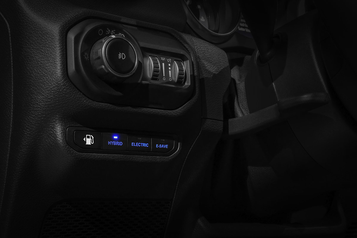 Vue rapprochée des boutons de mode de conduite du Jeep Wrangler 4xe 2021