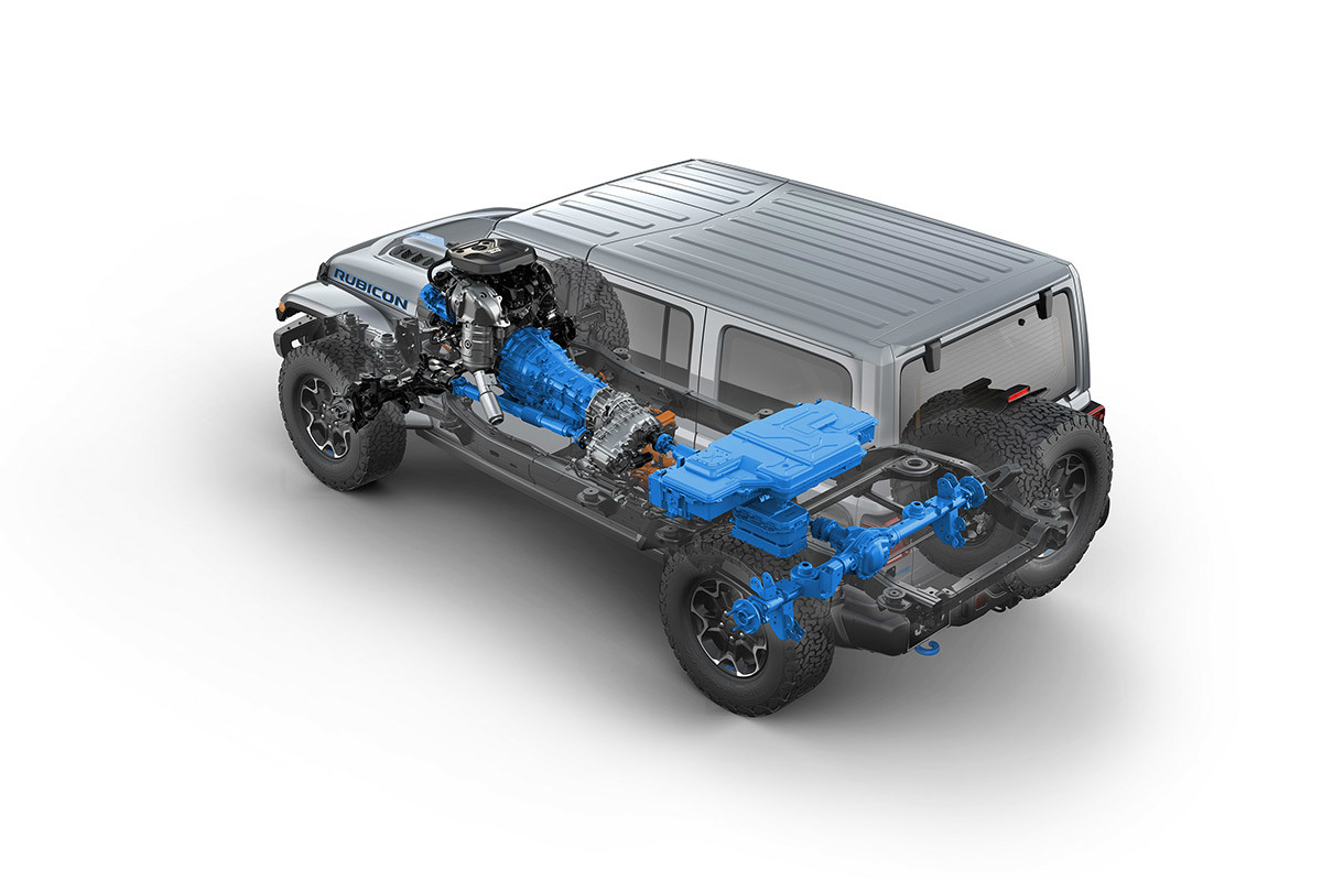 Un Jeep Wrangler 4xe avec son groupe motopropulseur mis en valeur.