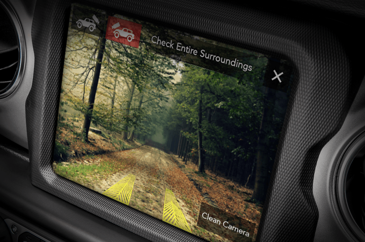 L'écran tactile du Jeep Wrangler 4xe 2022, montrant la caméra frontale.