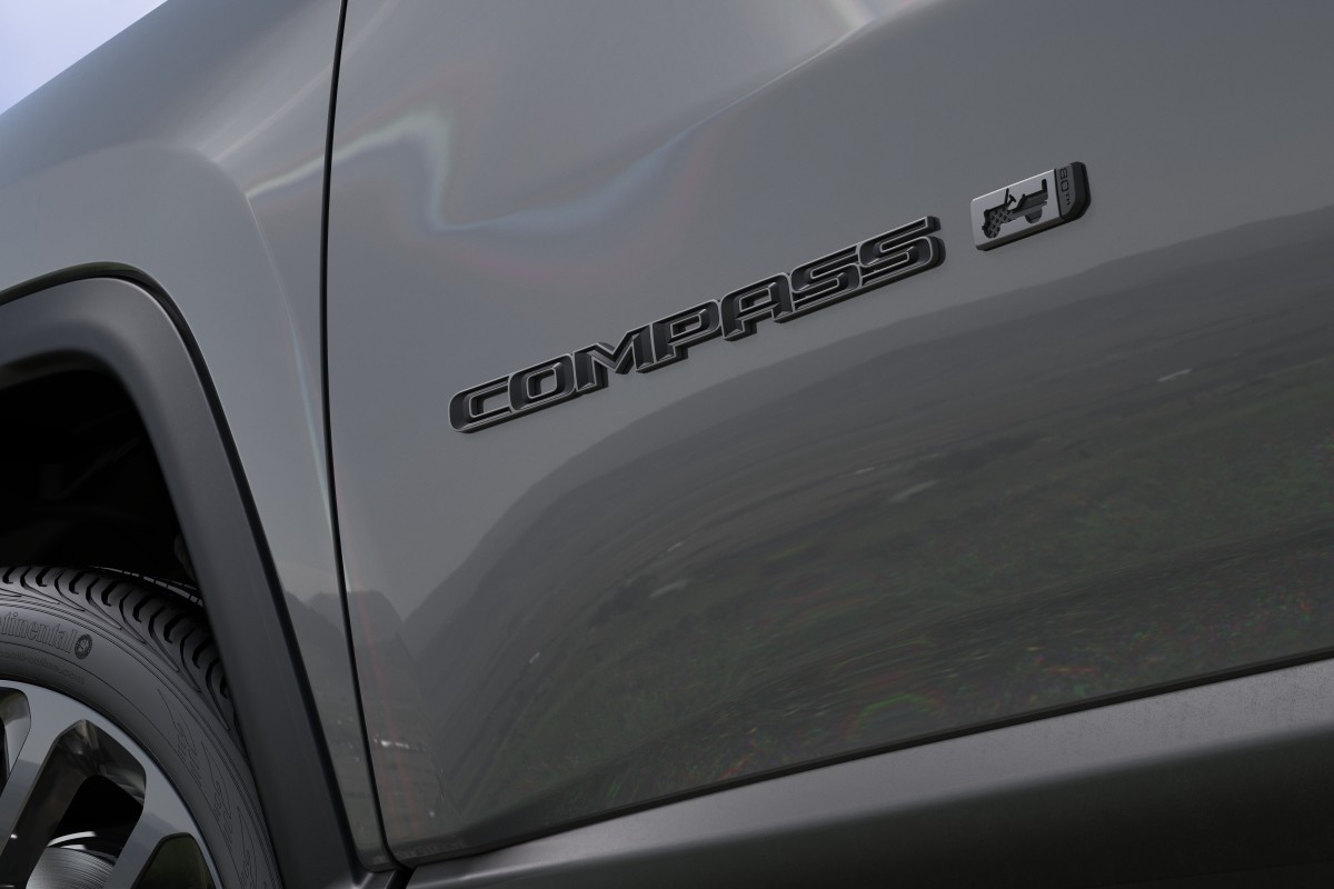 80<sup>TH</sup> ANNIVERSARY EDITION BADGING 2021 Jeep Compass showing the 80th Anniversary badge.