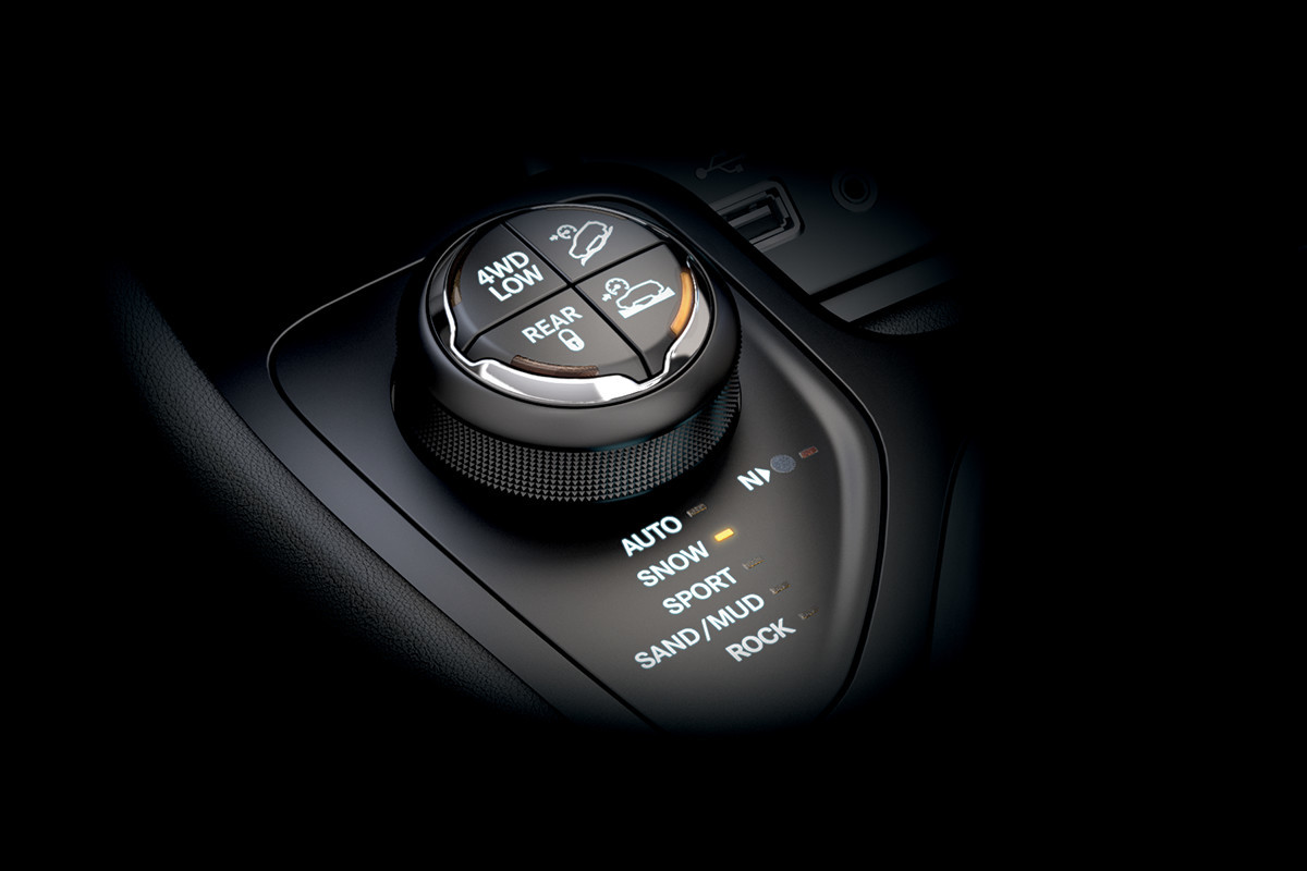 2018 jeep cherokee capability traction management system interior