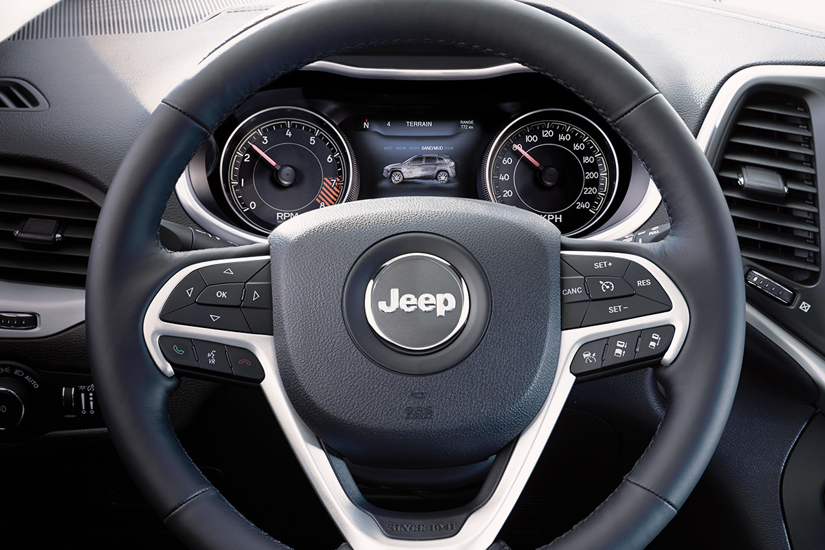 2018 jeep cherokee safety adaptative cruise control