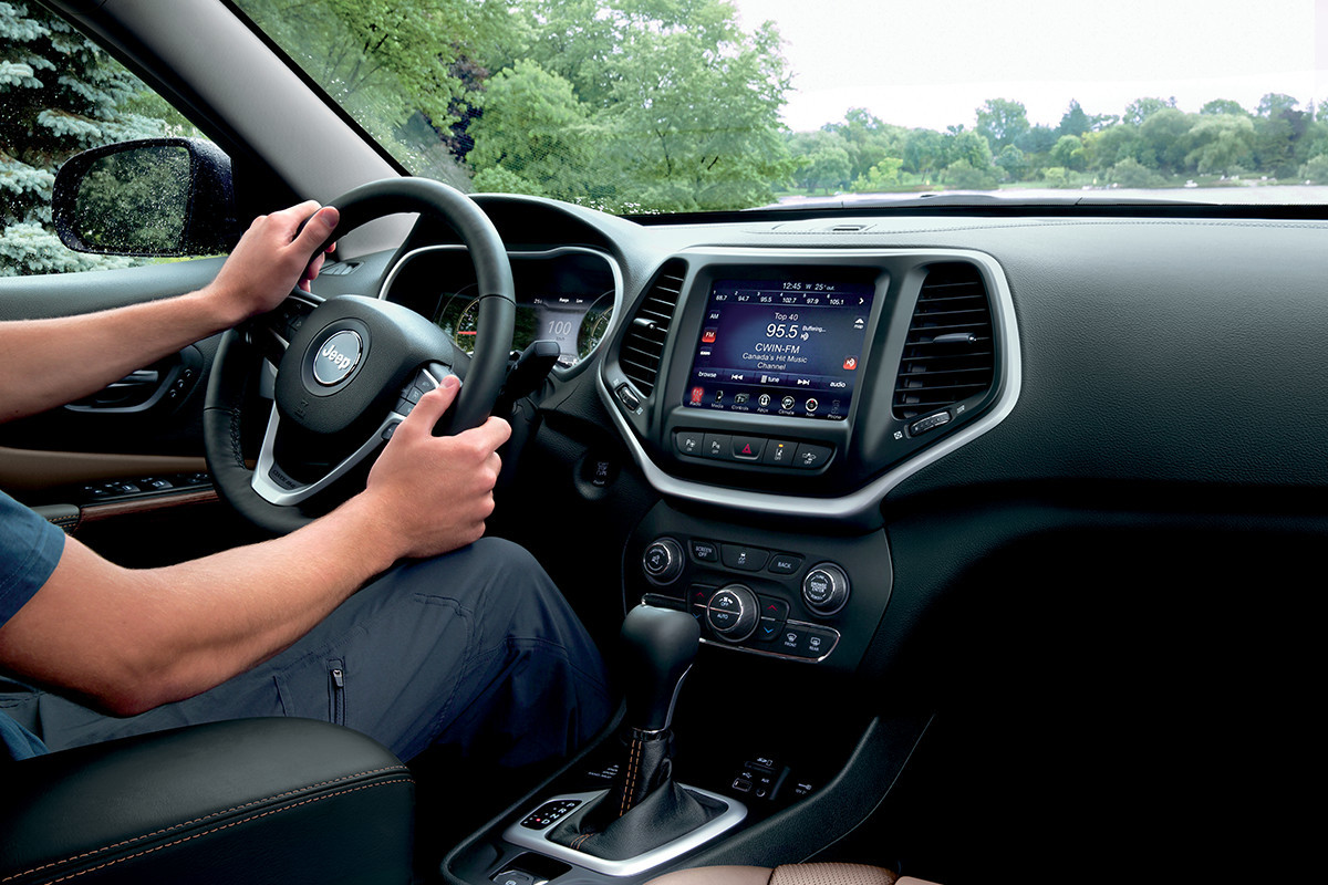 2018 Jeep cherokee technology siriusxm satellite radio interior