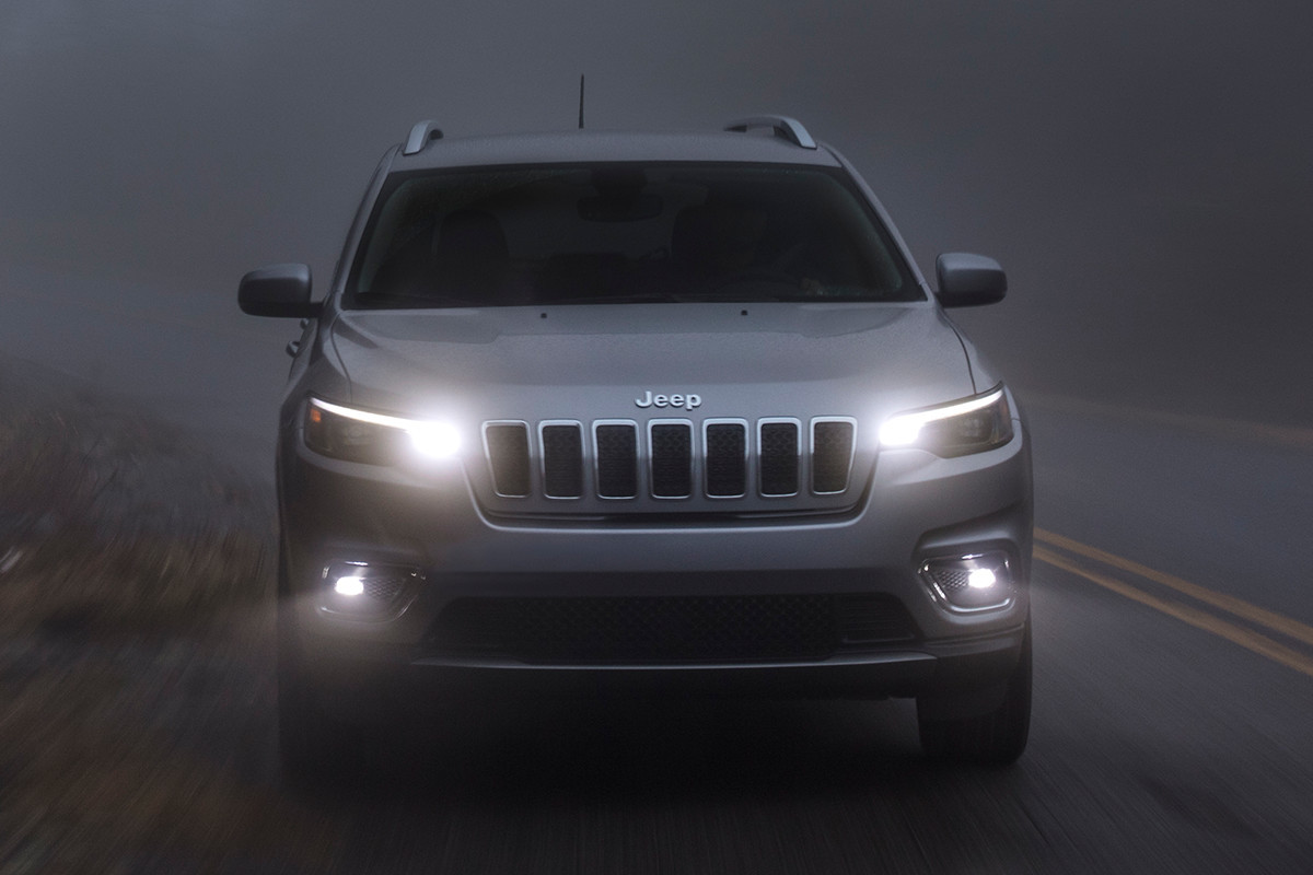 Jeep Cherokee 2019 silver LED lighting
