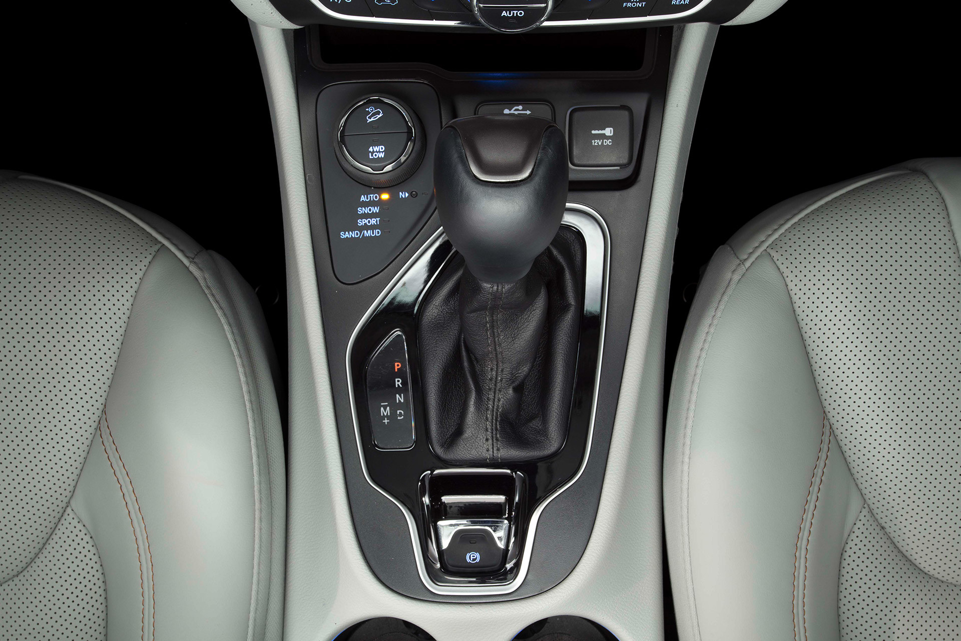 Zoomed in view of 2020 Jeep Cherokee centre console showing gear shifter