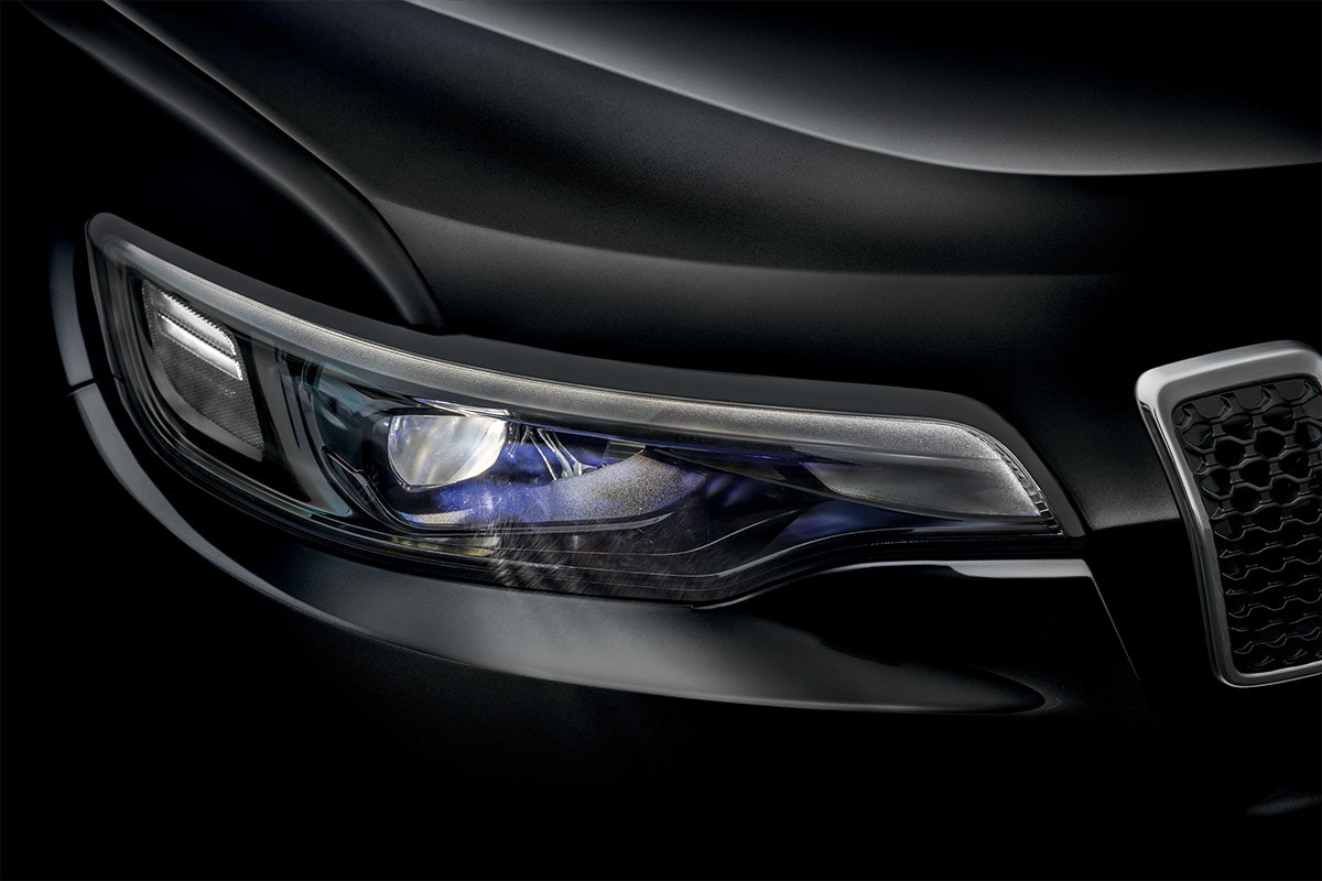 Close up of the 2022 Jeep Cherokee SUV, focusing on the high-performing automatic LED headlamps.
