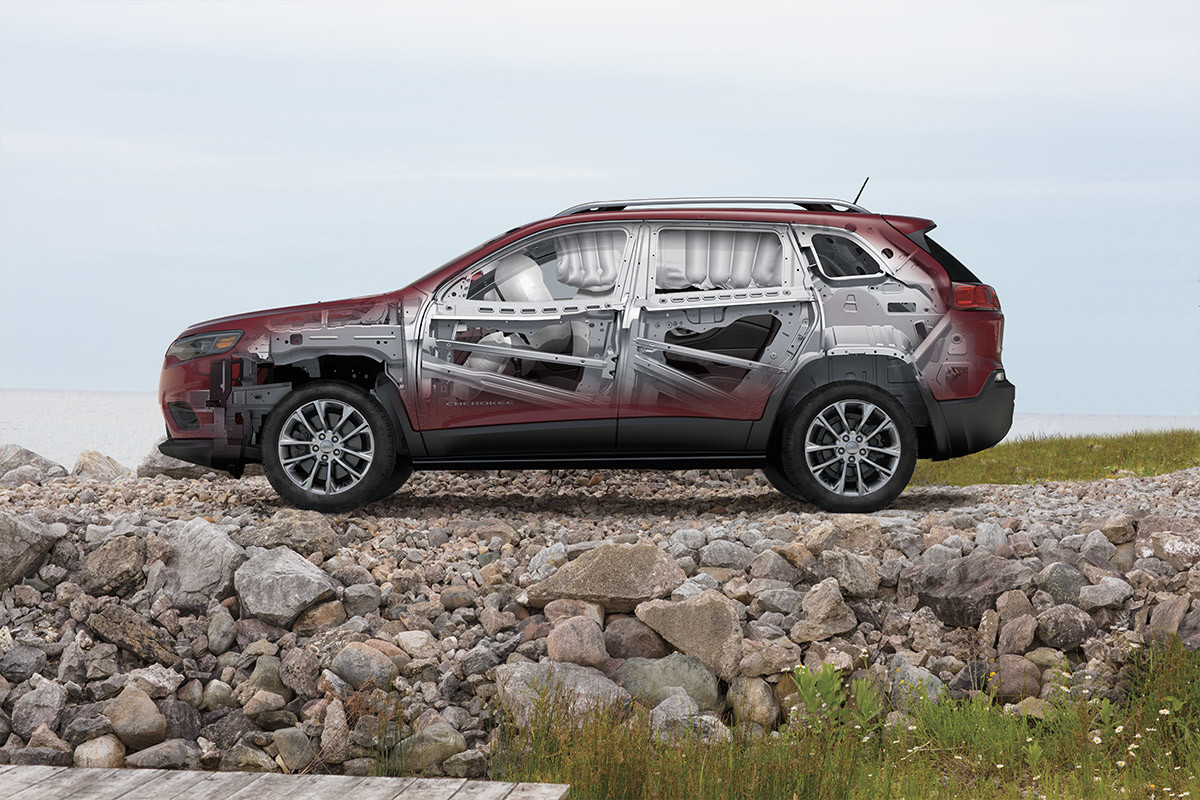 ADVANCED SAFETY FEATURES Cutaway image of the 2022 Jeep Cherokee SUV showing its protective frame and airbags.
