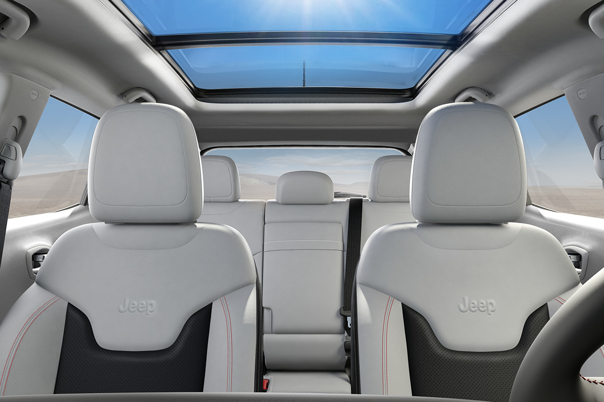 Toit ouvrant panoramique à deux panneaux du Jeep Compass 2018