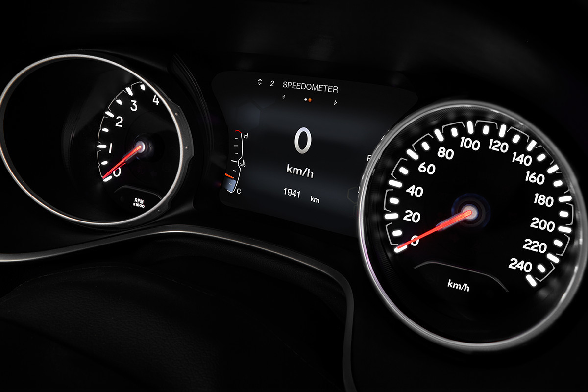 Écran couleur intégré au groupe d’instruments du Jeep Compass 2018
