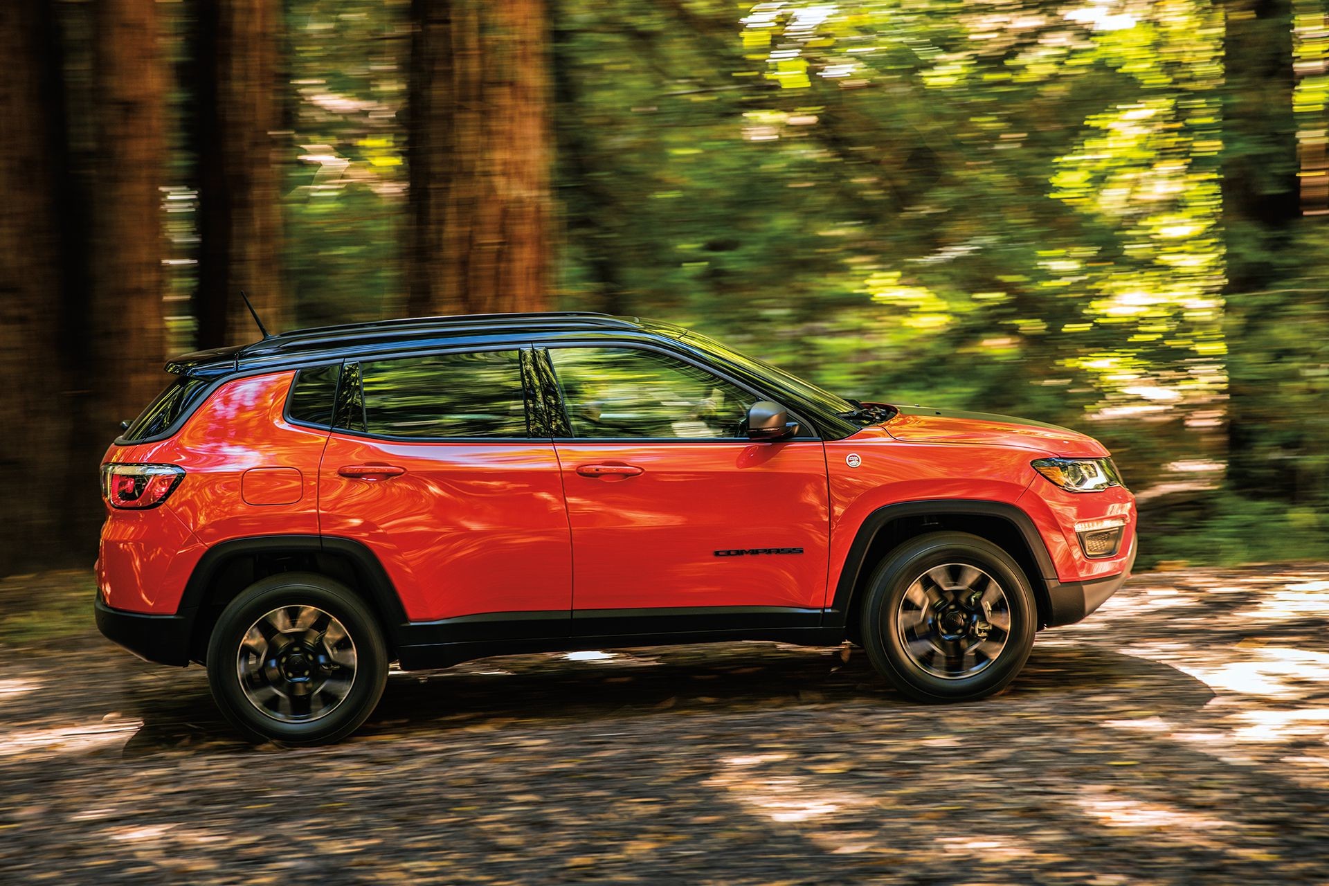 Image latérale du Jeep Compass 2018 rouge