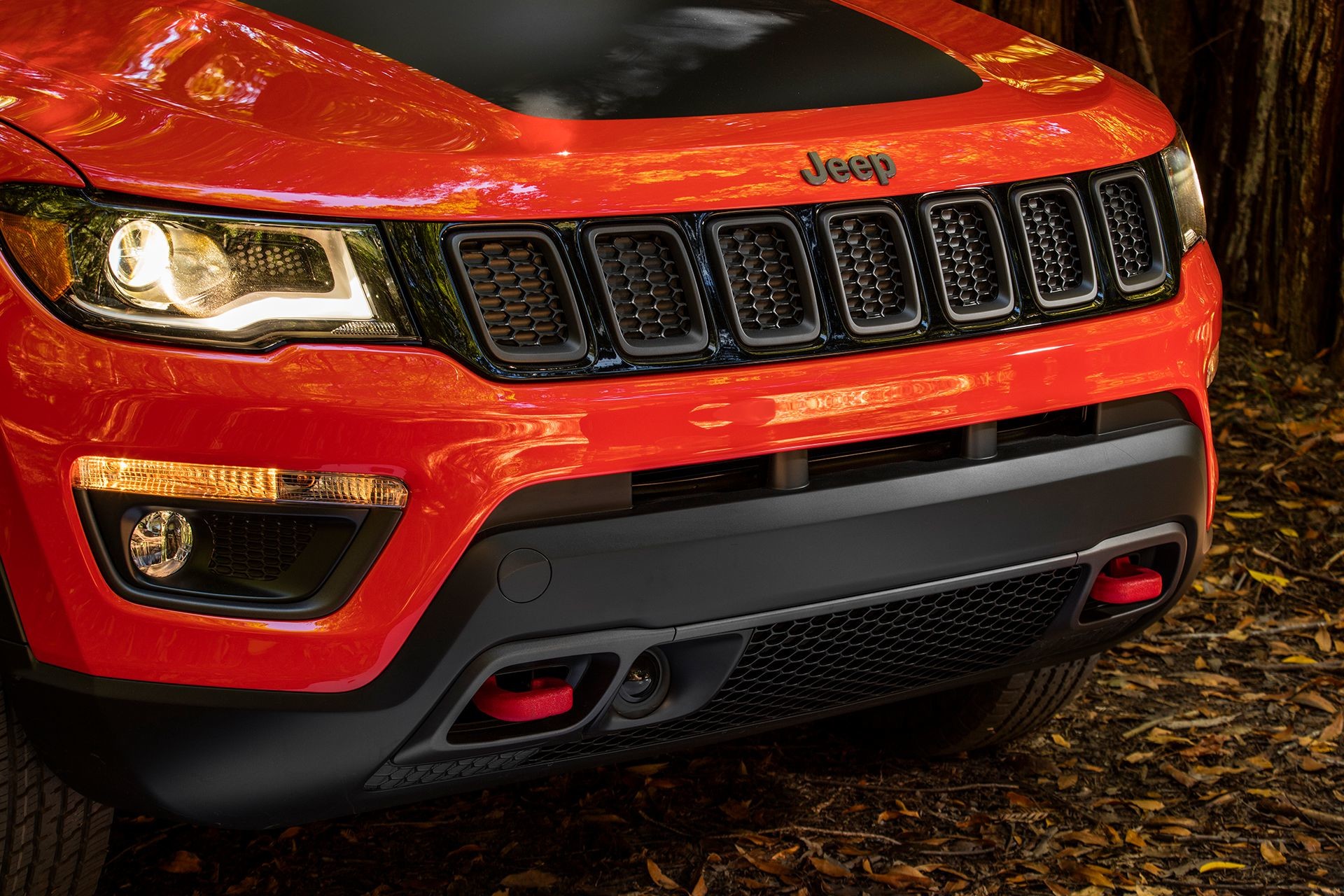 Devant du Jeep Compass 2018 rouge