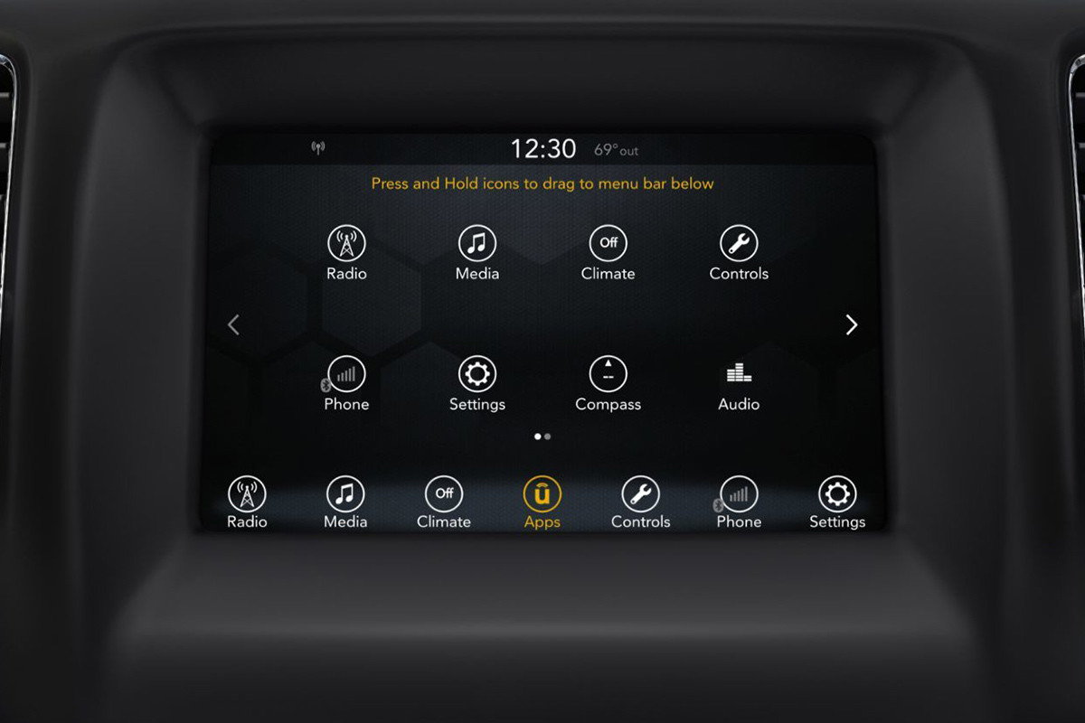 Écran du centre multimédia Uconnect sur le Jeep Compass 2019