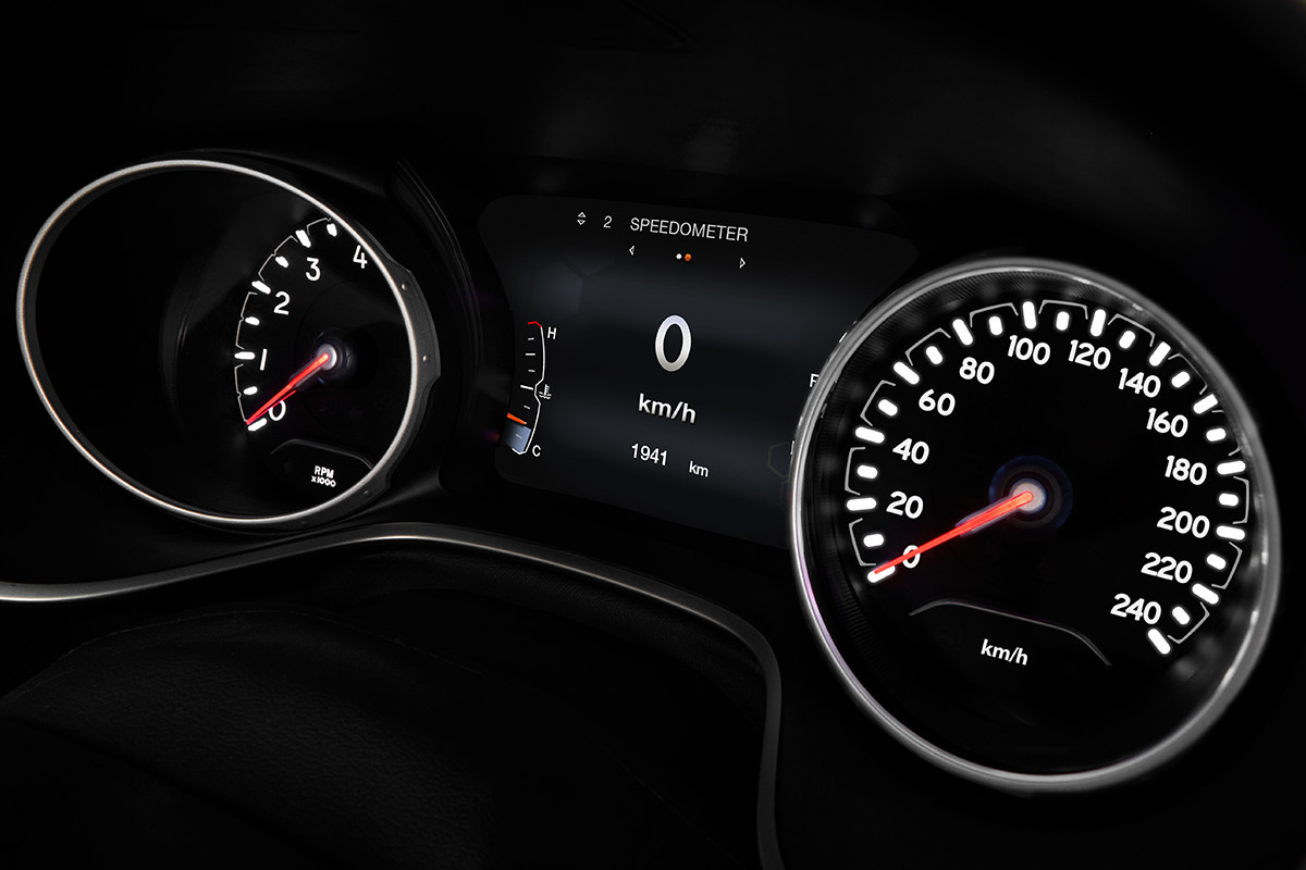Écran intégré au groupe d'instruments du Jeep Compass 2019