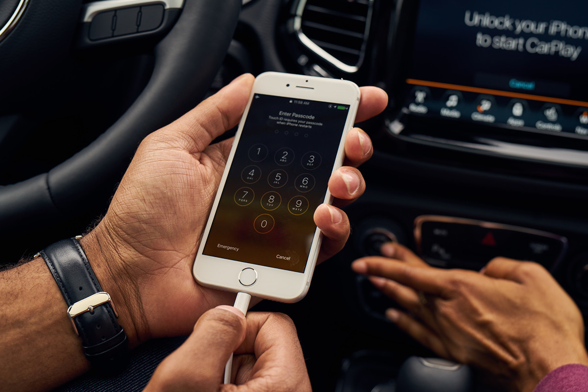 Jeep Compass 2019 avec iPhone connecté