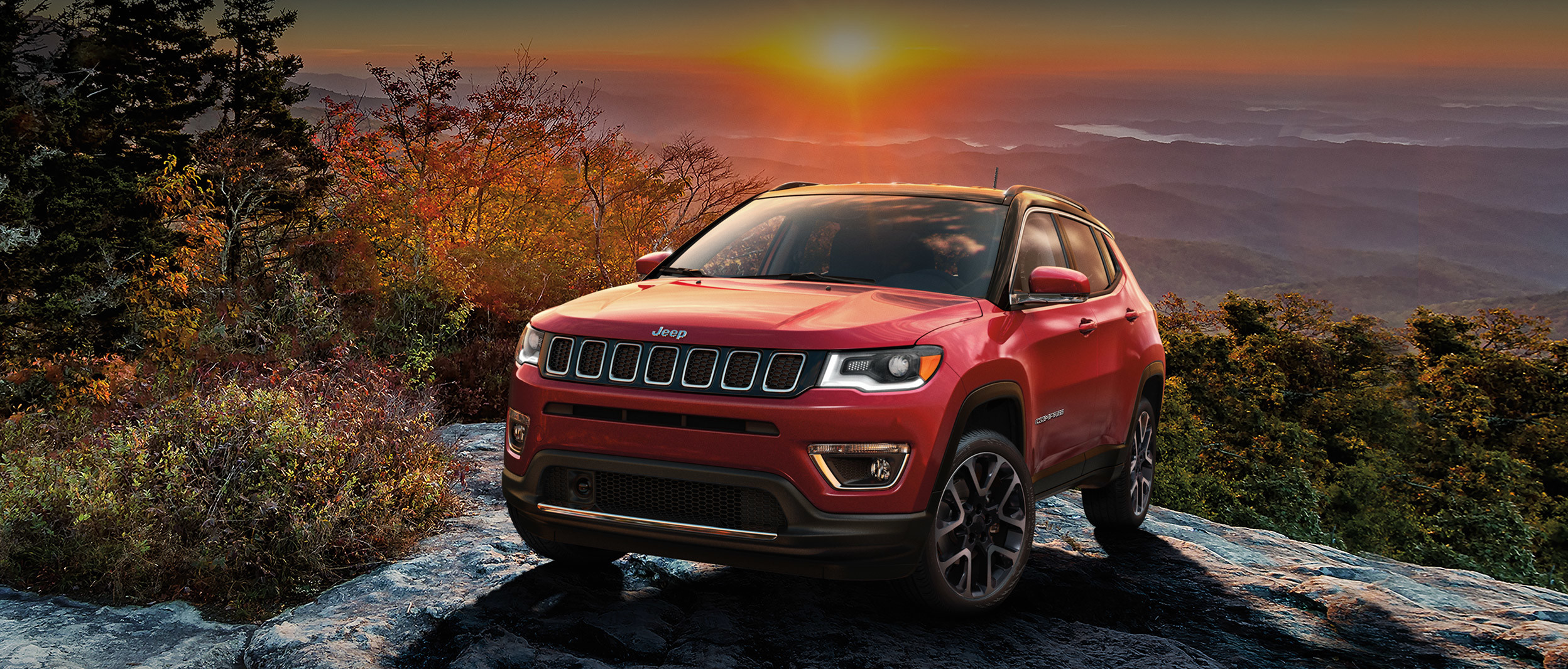 Jeep Compass 2019 argent, sur la route