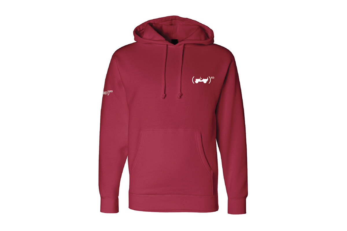 Chandail à capuchon (Jeep<sub>®</sub>)<sup>RED</sup> Un chandail à capuchon et à manches longues avec un véhicule stylisé de marque Jeep entouré du logo Product Red dans le coin supérieur gauche.