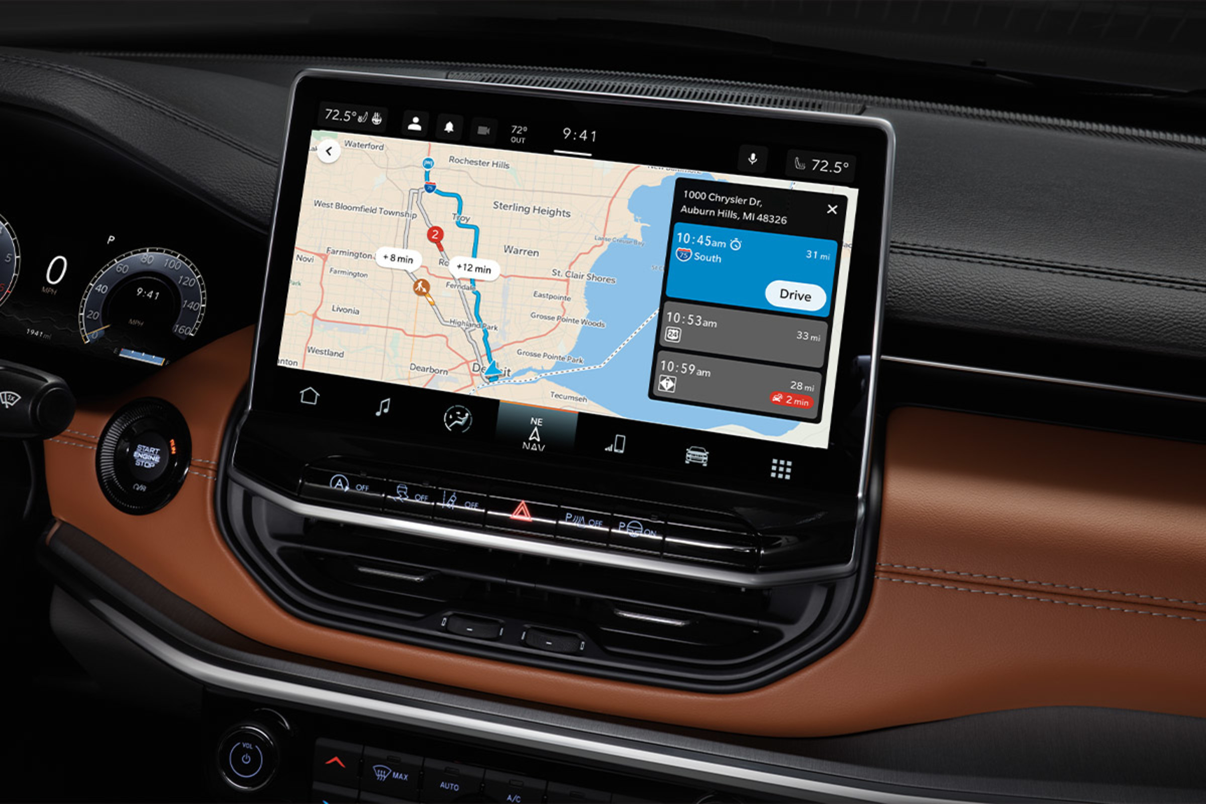 Gros plan sur la fonction de navigation du système Uconnect 5 à l'intérieur du Jeep Compass 2022.