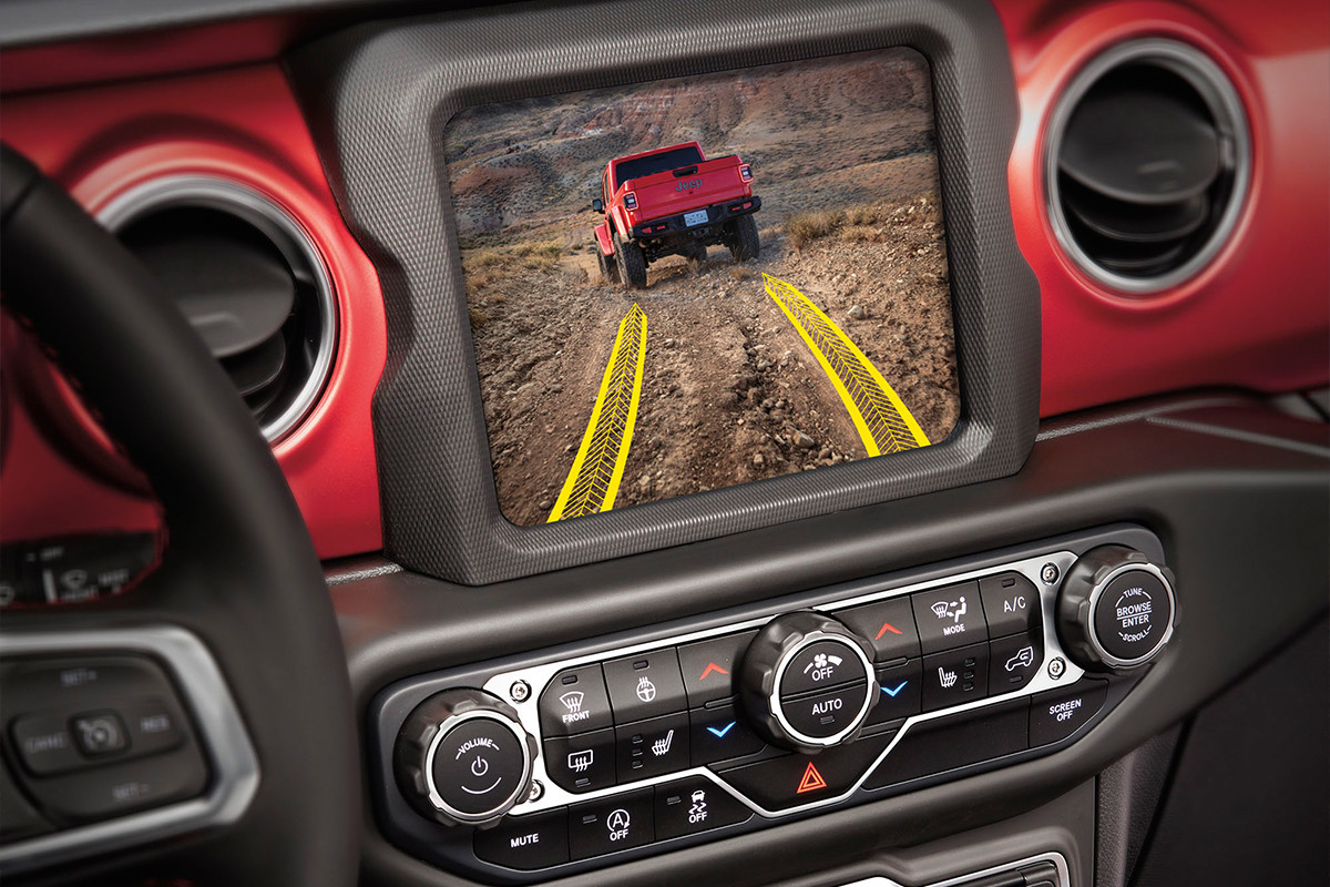 Jeep Gladiator 2020 montrant l’image de la caméra TrailCam.