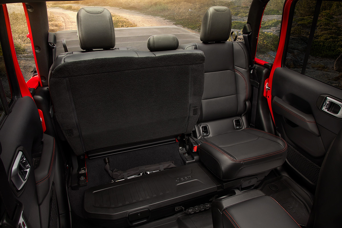 Interior view of the 2022 Jeep Gladiator featuring the reconfigurable seats.