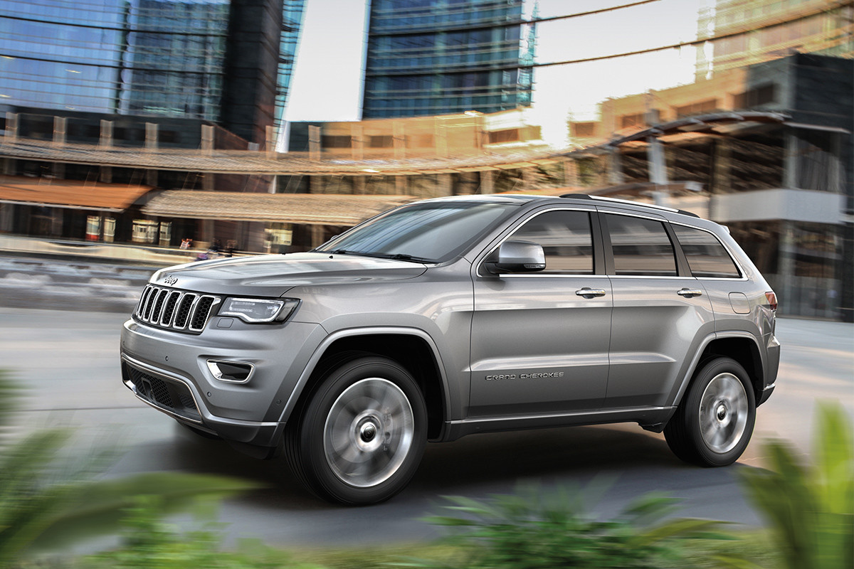 Silver 2018 Jeep Grand Cherokee Driving Through the Streets of the City