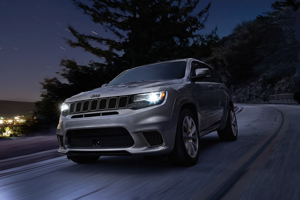 VUS Jeep Grand Cherokee 2018 – quatre phares projecteurs à halogène automatiques