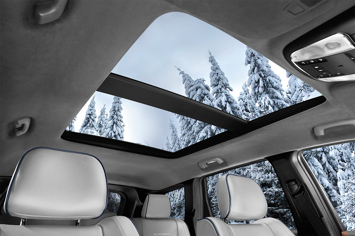 VUS Jeep Grand Cherokee 2018 – habitable avec toit ouvrant panoramique à deux panneaux CommandView