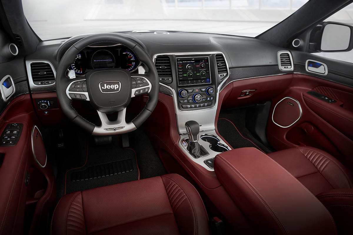 VUS Jeep Grand Cherokee 2018 – écran couleur configurable de 7 po de catégorie supérieure intégré au groupe d’instruments