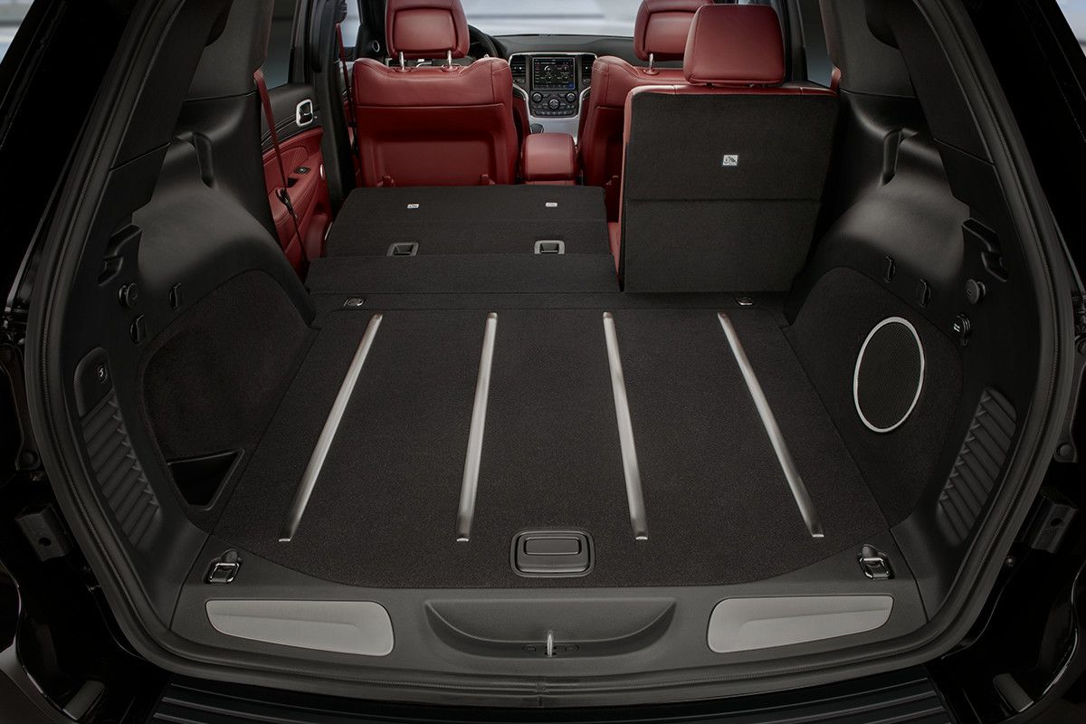 VUS Jeep Grand Cherokee 2018 – banquette rabattable et habitacle configurable