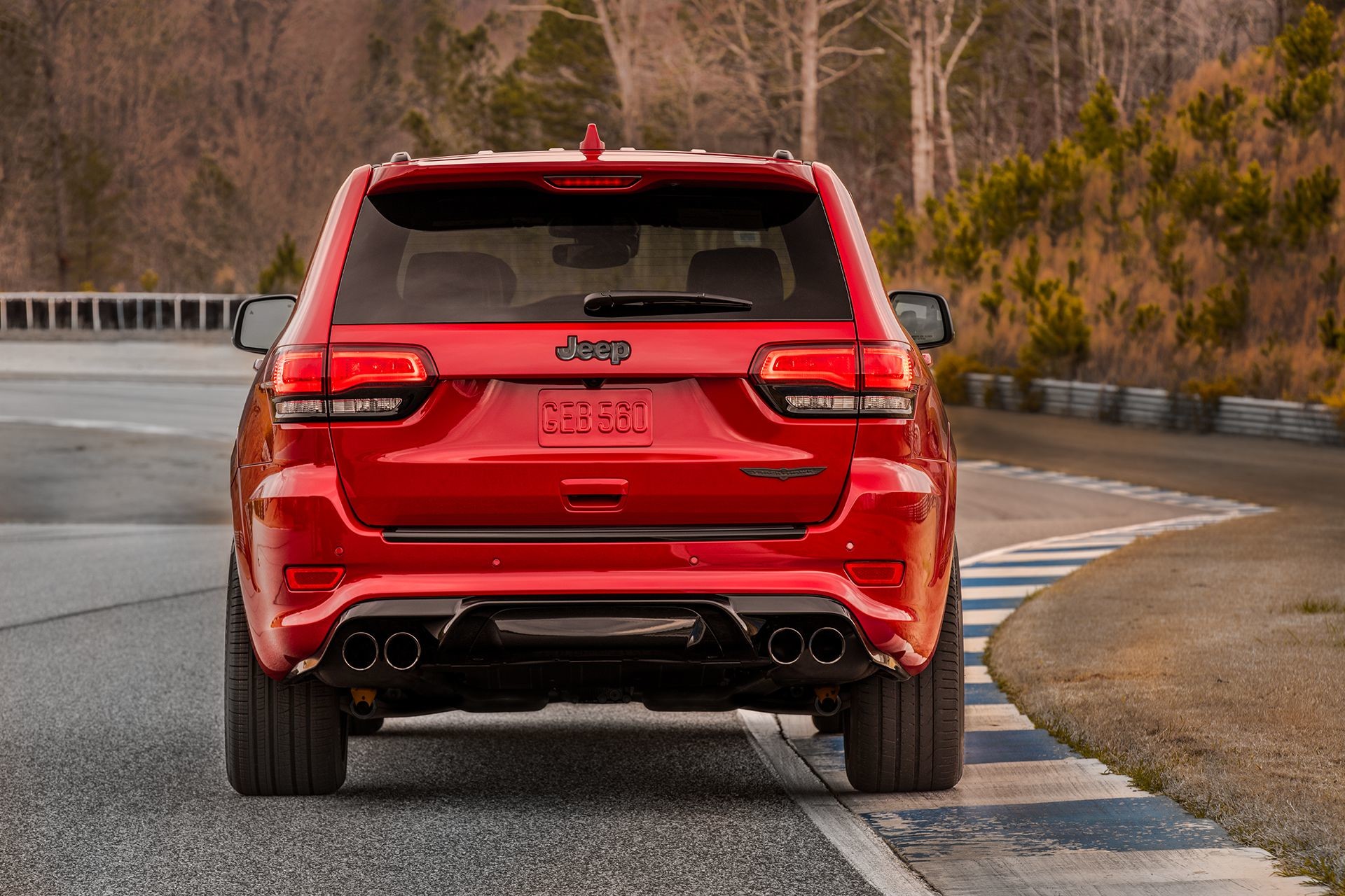 VUS Jeep Grand Cherokee 2018 – volet arrière noir brillant