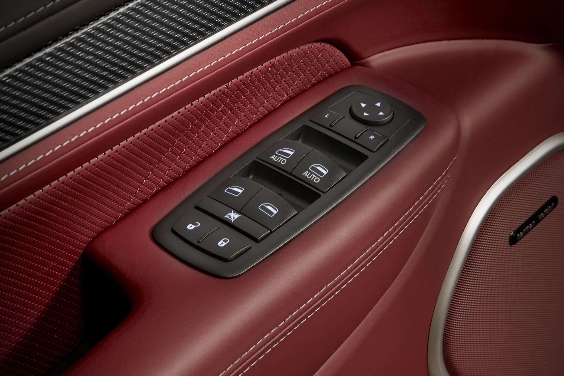2018 Jeep Grand Cherokee SUV door mounted controls