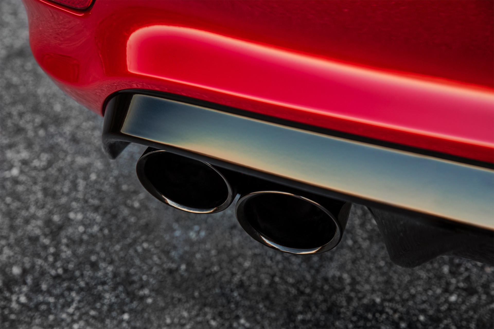 Jeep Grand Cherokee 2019 illustré en rouge avec quatre embouts d'échappement