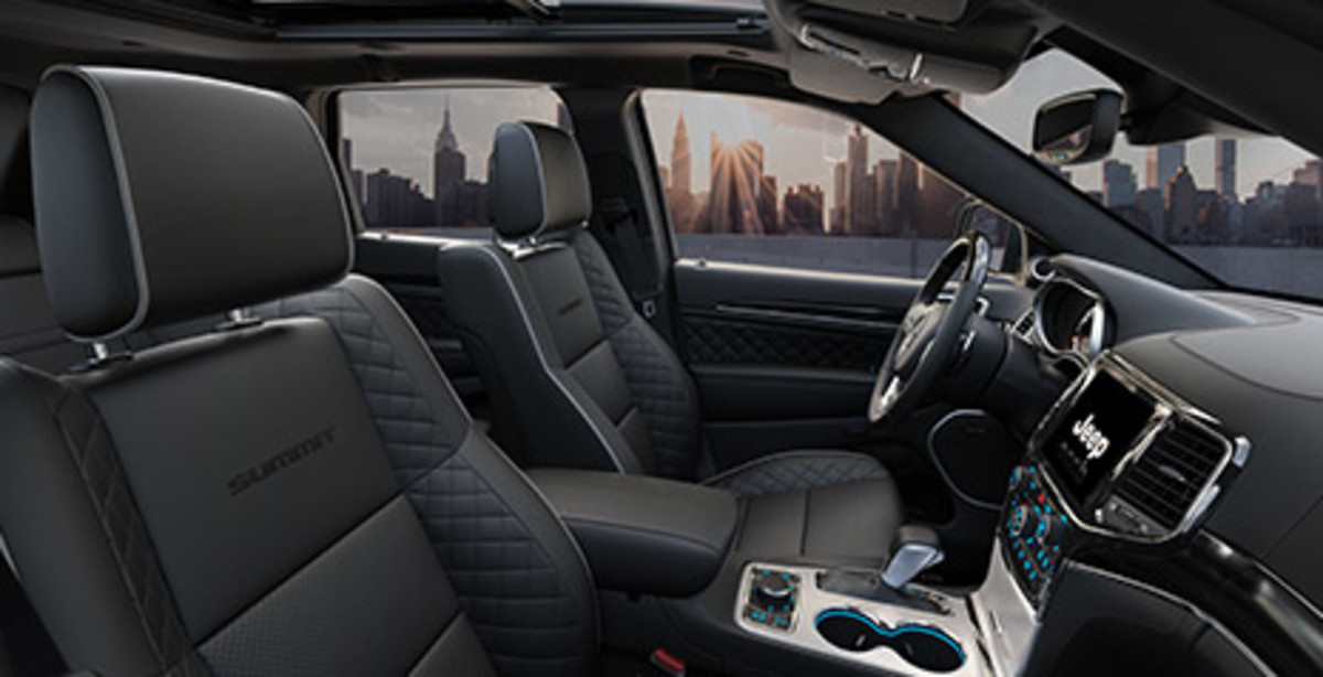 MOST LUXURIOUS SUV<br> IN ITS CLASS<fca-legal-tooltip label="*" key="*" type="disclaimer" ng-cloak>Based on WardsAuto Middle Sport Utility segmentation. Based on Summit model offerings.</fca-legal-tooltip> View on the front interior of the 2021 Grand Cherokee Overland