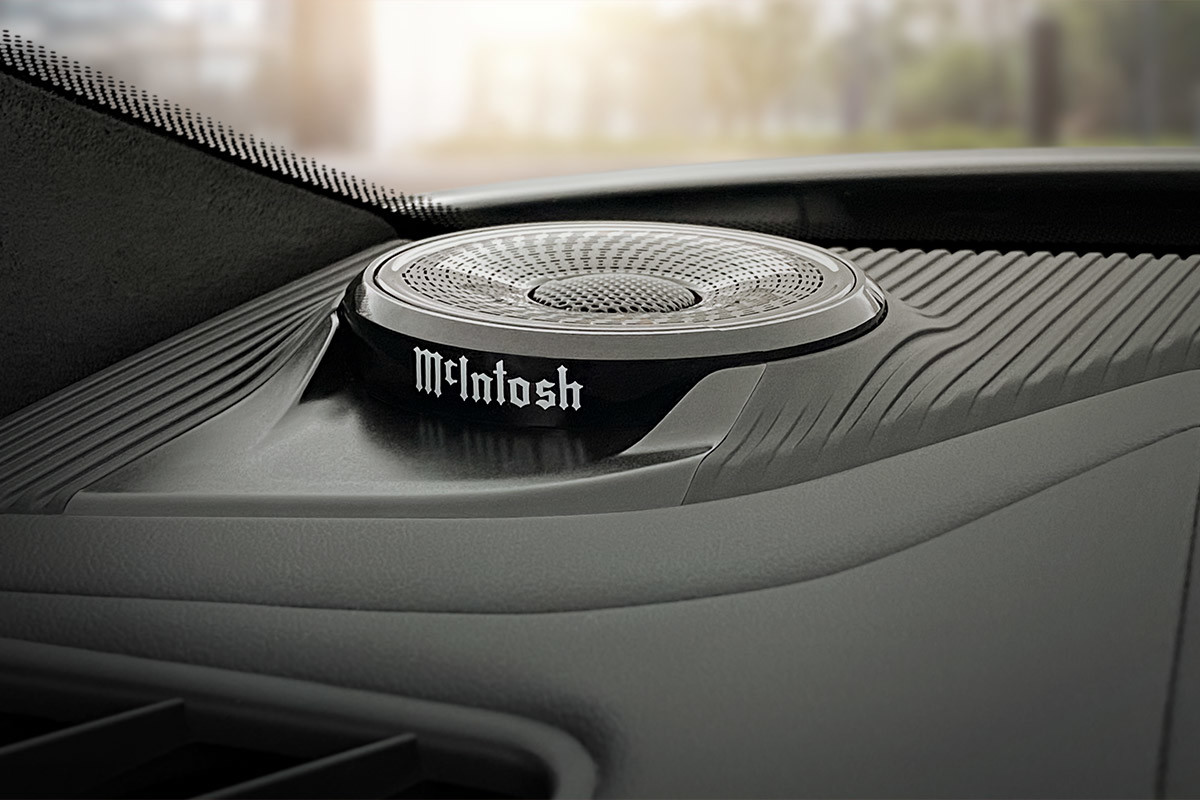 Gros plan sur un haut-parleur McIntosh de catégorie supérieure à bord du tout nouveau Jeep Grand Cherokee 4xe 2022.