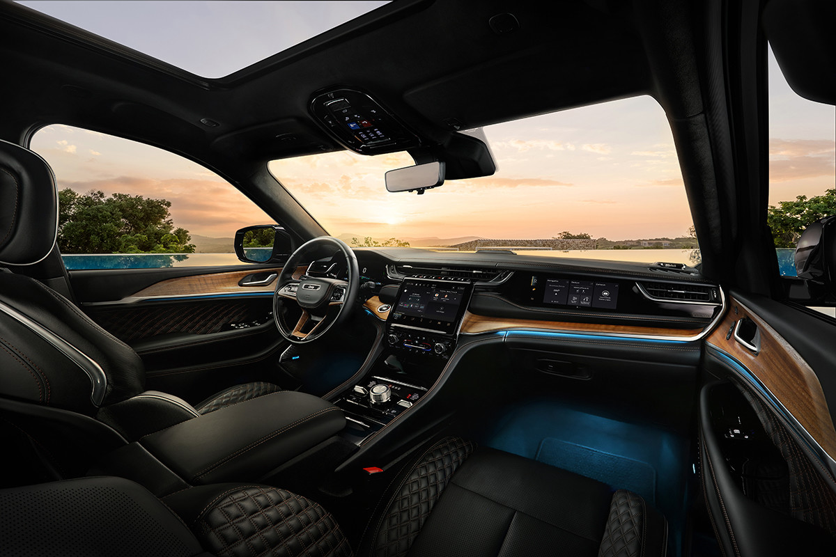 Interior shot of the driver and passenger seat view of the 2022 Jeep Grand Cherokee, with a black interior finish.