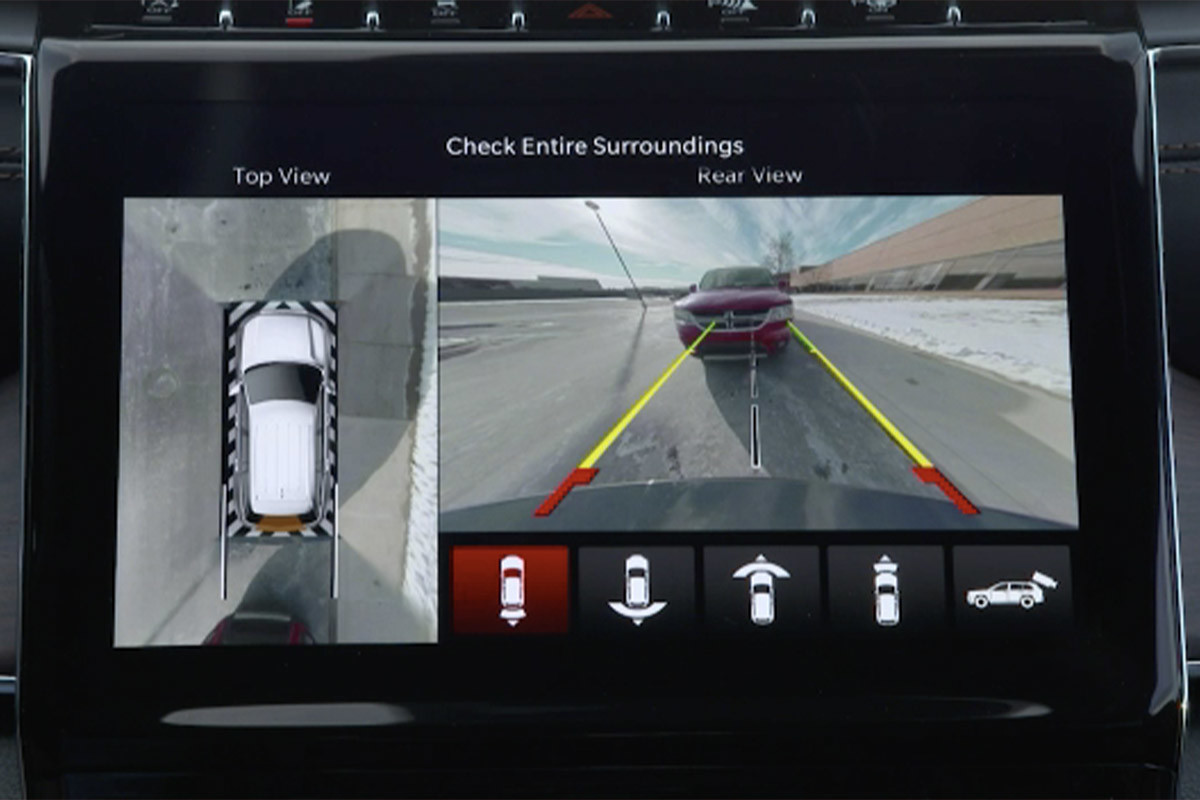 Gros plan sur la caméra panoramique du Jeep Grand Cherokee 2022