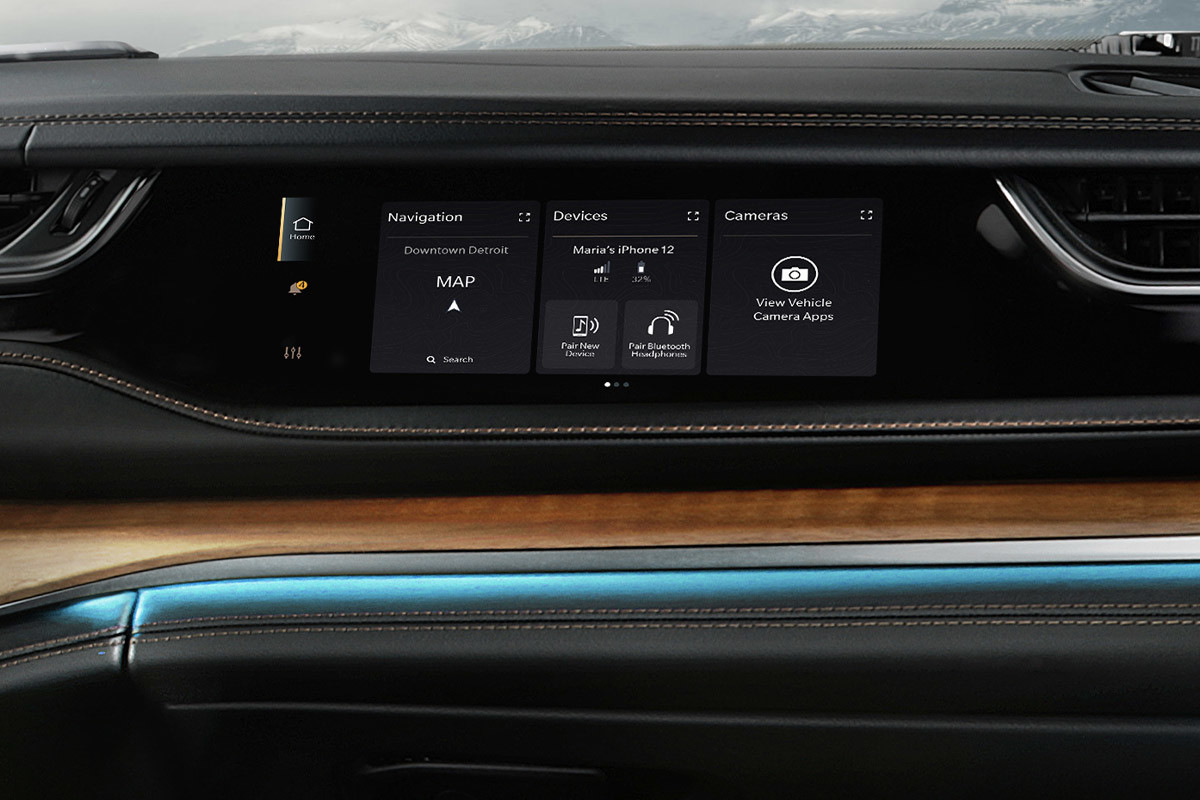 Vue de l’écran passager livrable en option à partir du siège passager du Jeep Grand Cherokee 2022.