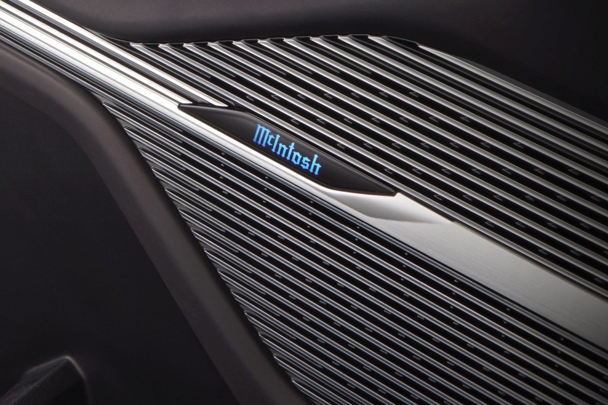 Gros plan sur les haut-parleurs McIntosh du concept Grand Wagoneer.