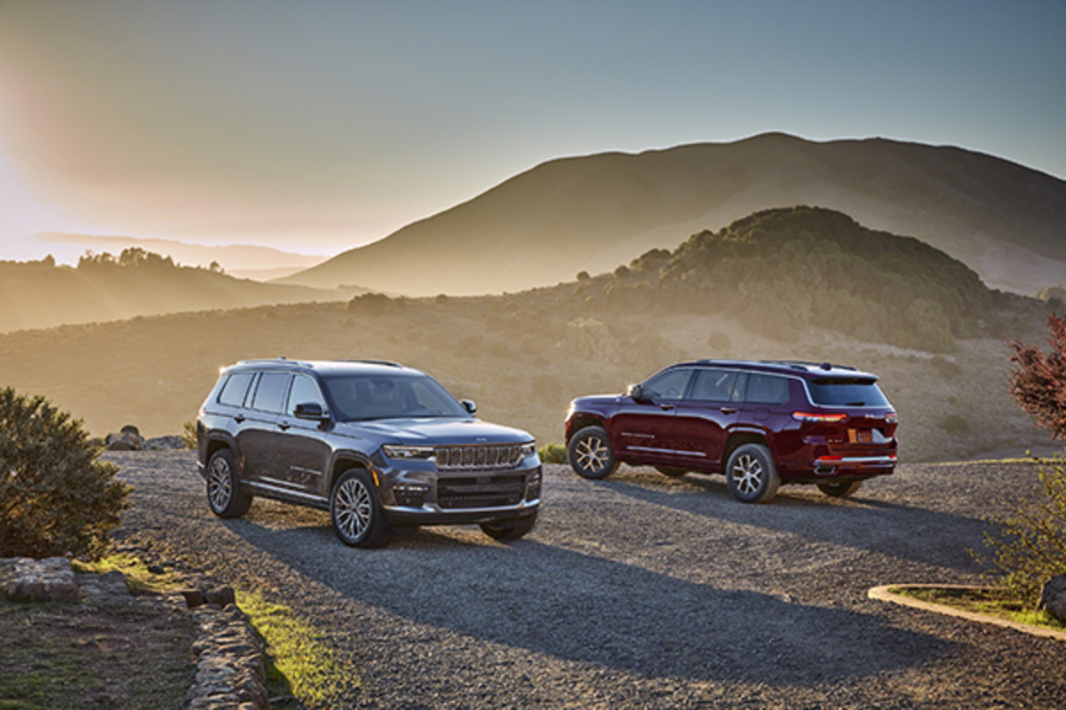 INTRODUCING THE 2022 JEEP GRAND CHEROKEE A red Jeep Grand Cherokee L and grey 2 row Jeep Grand Cherokee at sunset against a hilly background.