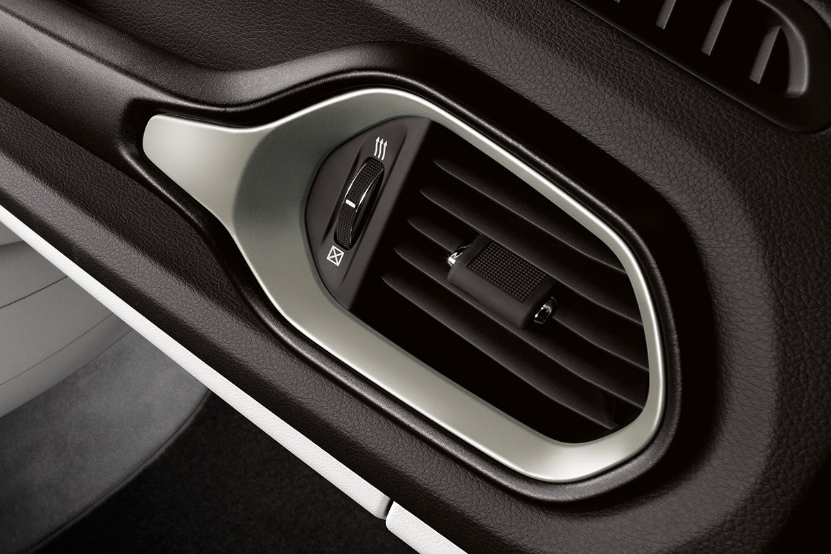 Piste emblématique « Fins and Things 4x4 » tracée sur la console du Jeep Renegade 2018