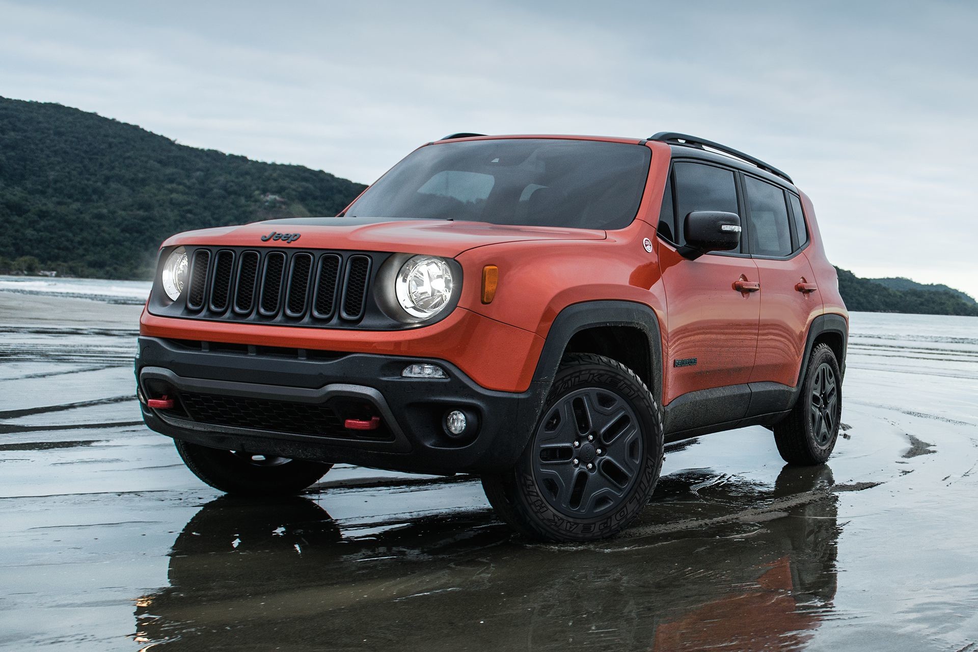 Jeep Renegade 2018 4x4 roulant dans la neige
