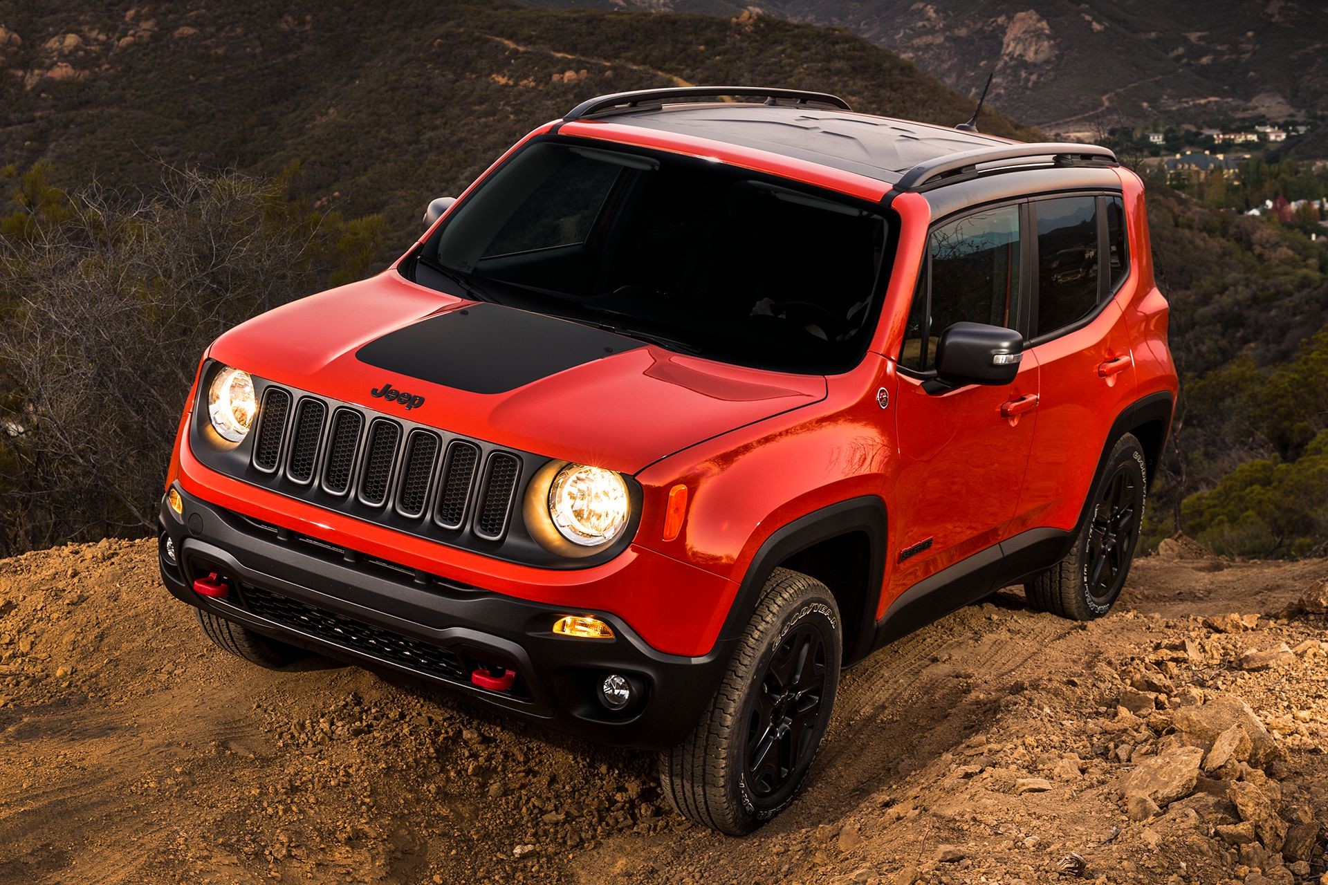 Petit VUS Jeep Renegade 2018 en conduite hors route