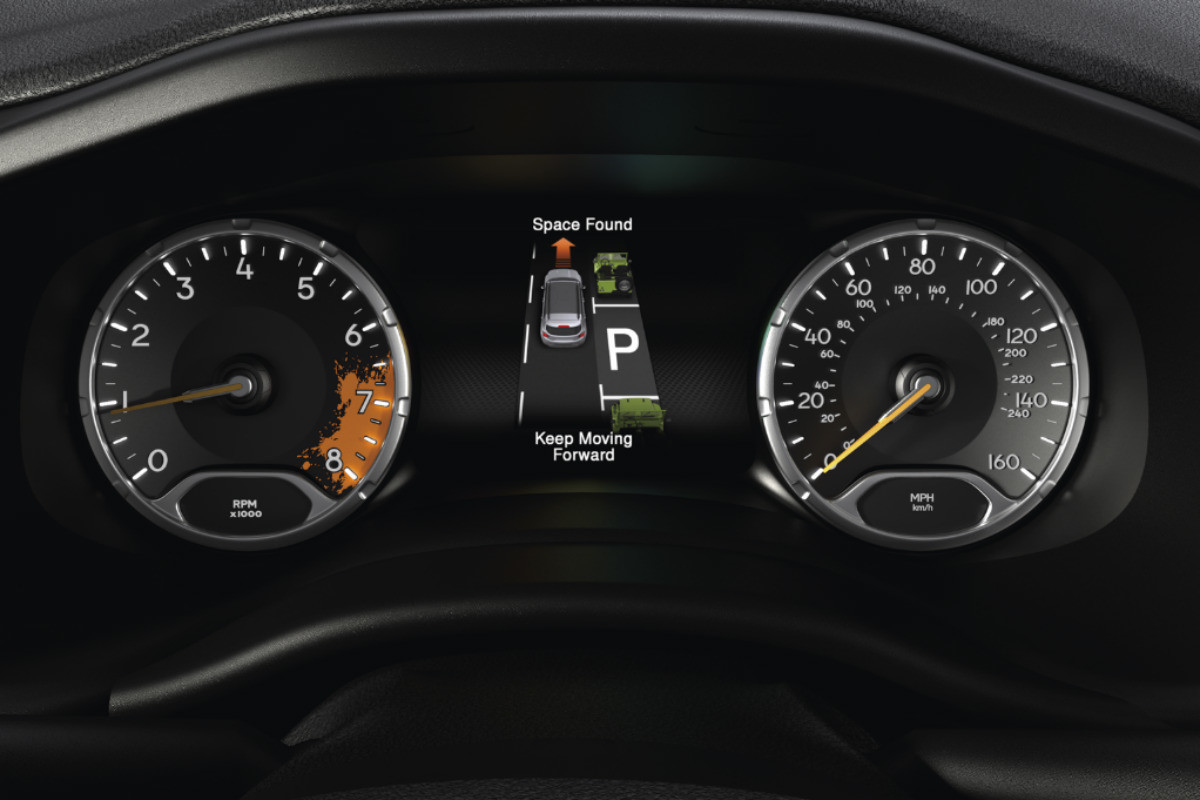 Jeep Renegade 2019 avec extérieur argent garé