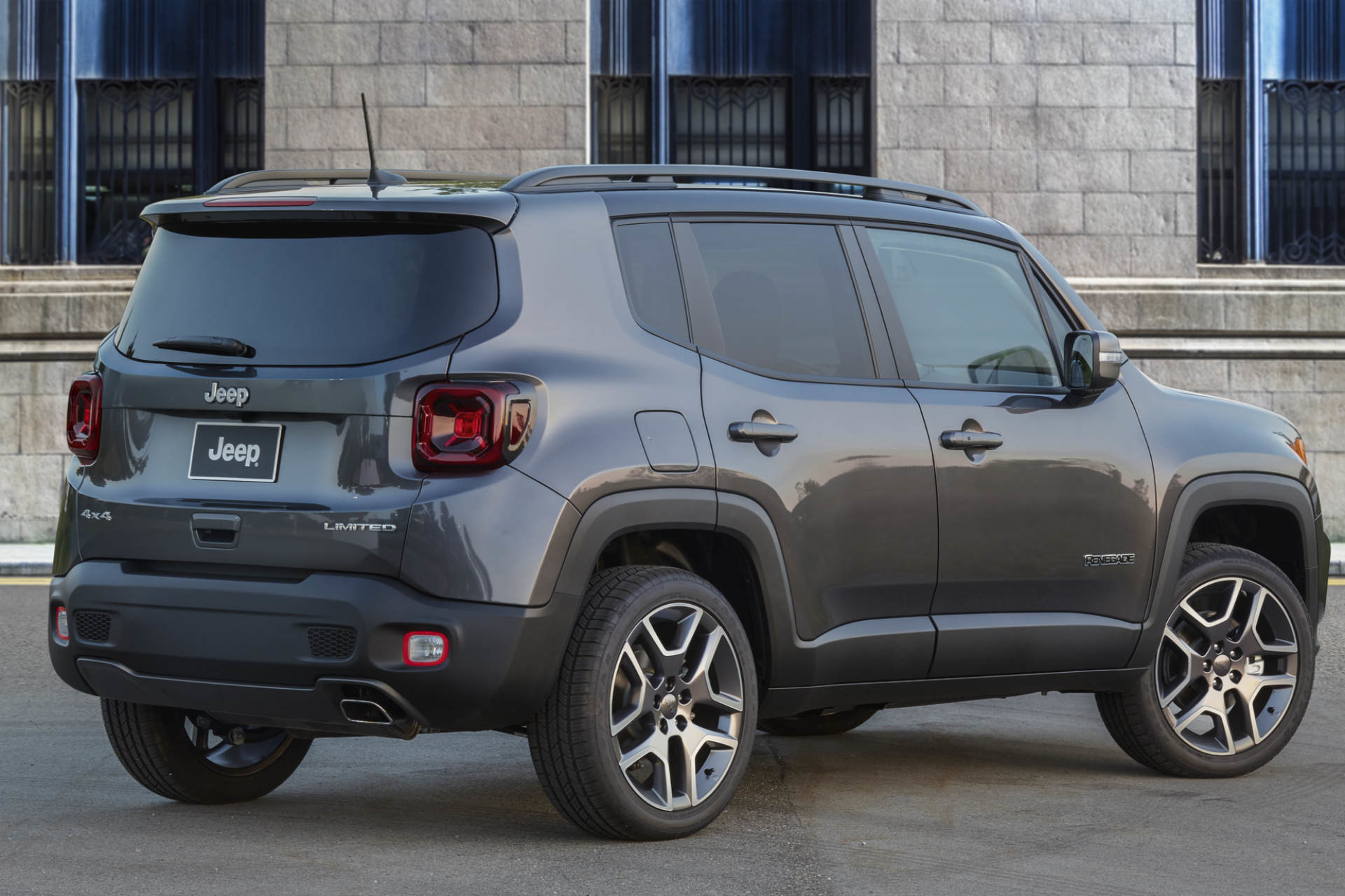 Feux arrière à l’extérieur du Jeep Renegade 2019