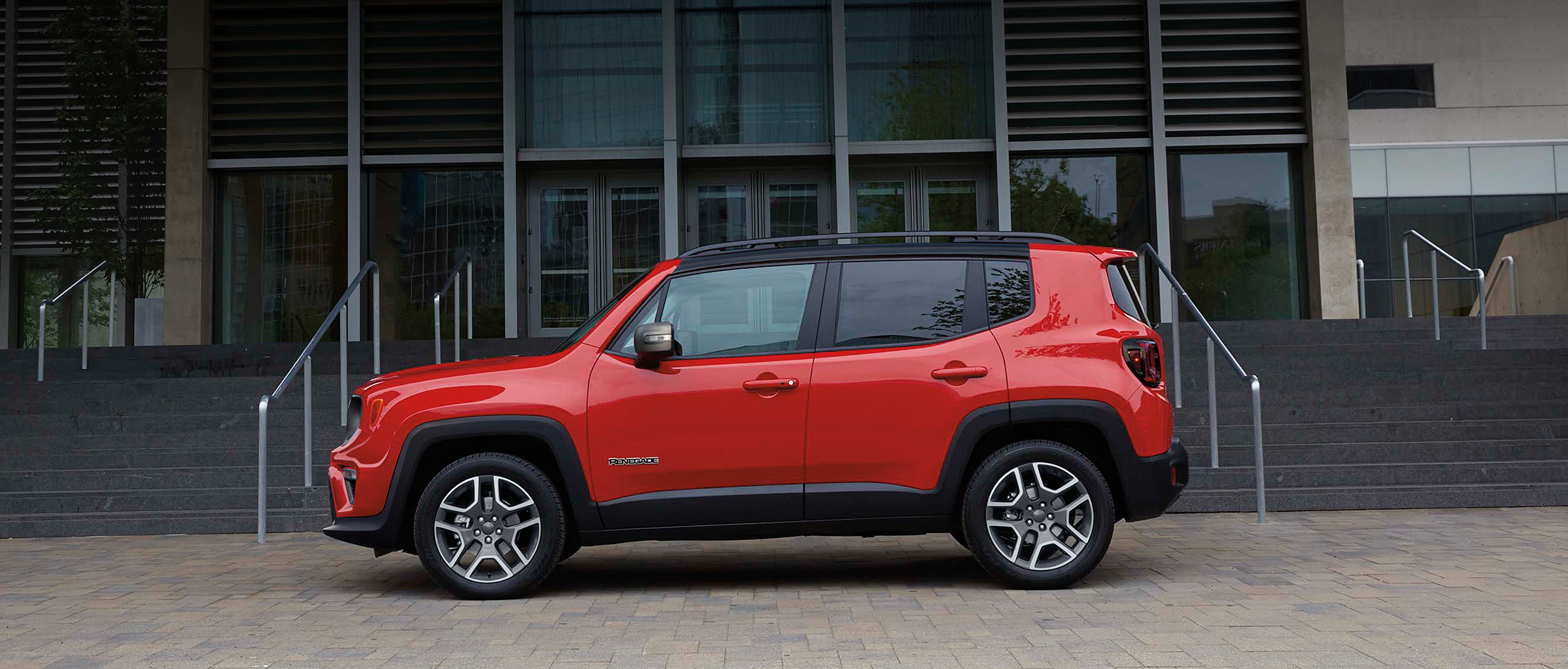 Jeep Renegade 2019 avec extérieur rouge garé