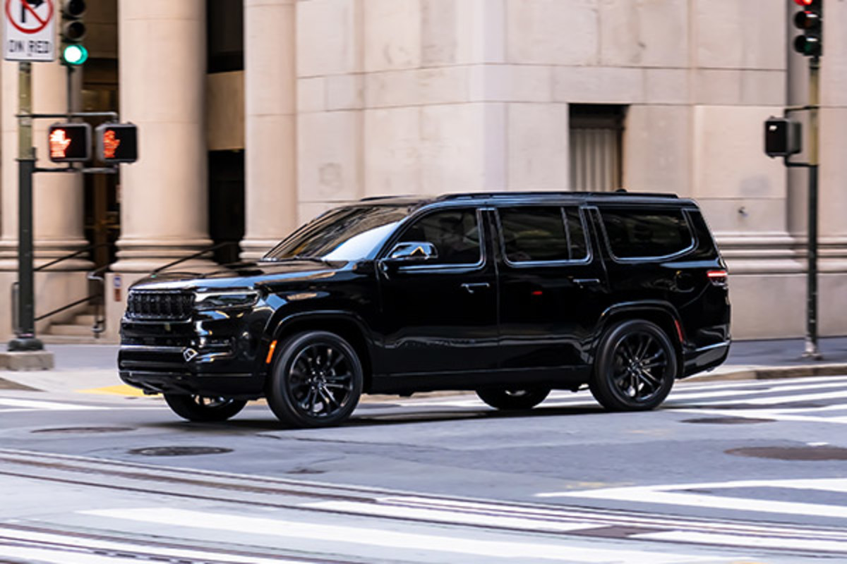 Side view of a 2022 Grand Wagoneer stopped at a traffic light in the city
