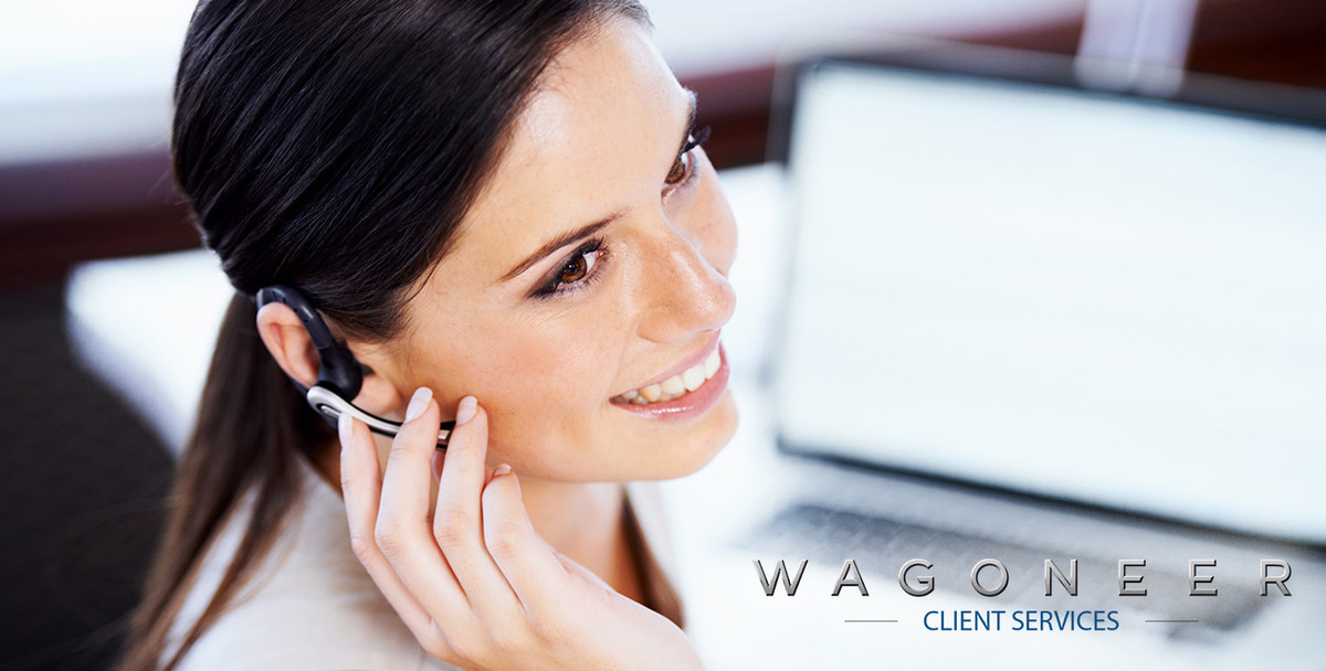 Vue of a phone operator, speaking with headphones on