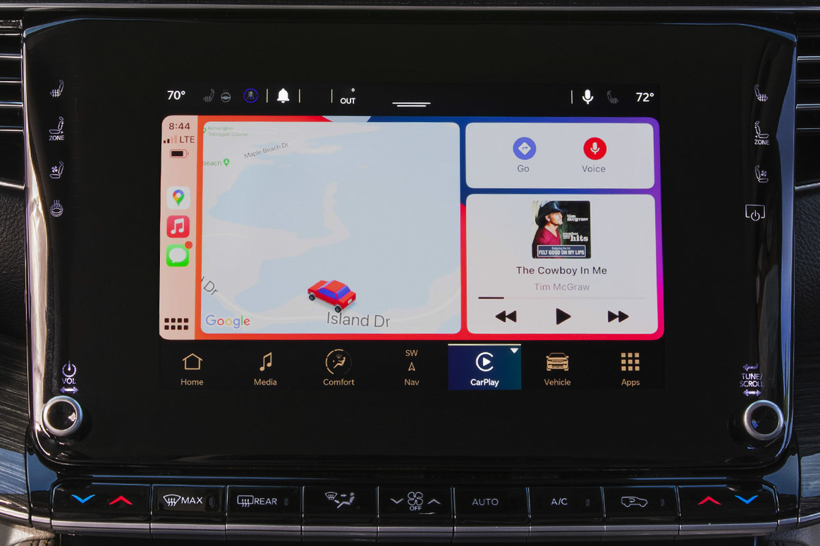The 10.1-inch touchscreen of the 2022 Wagoneer displaying the Apple CarPlay app.