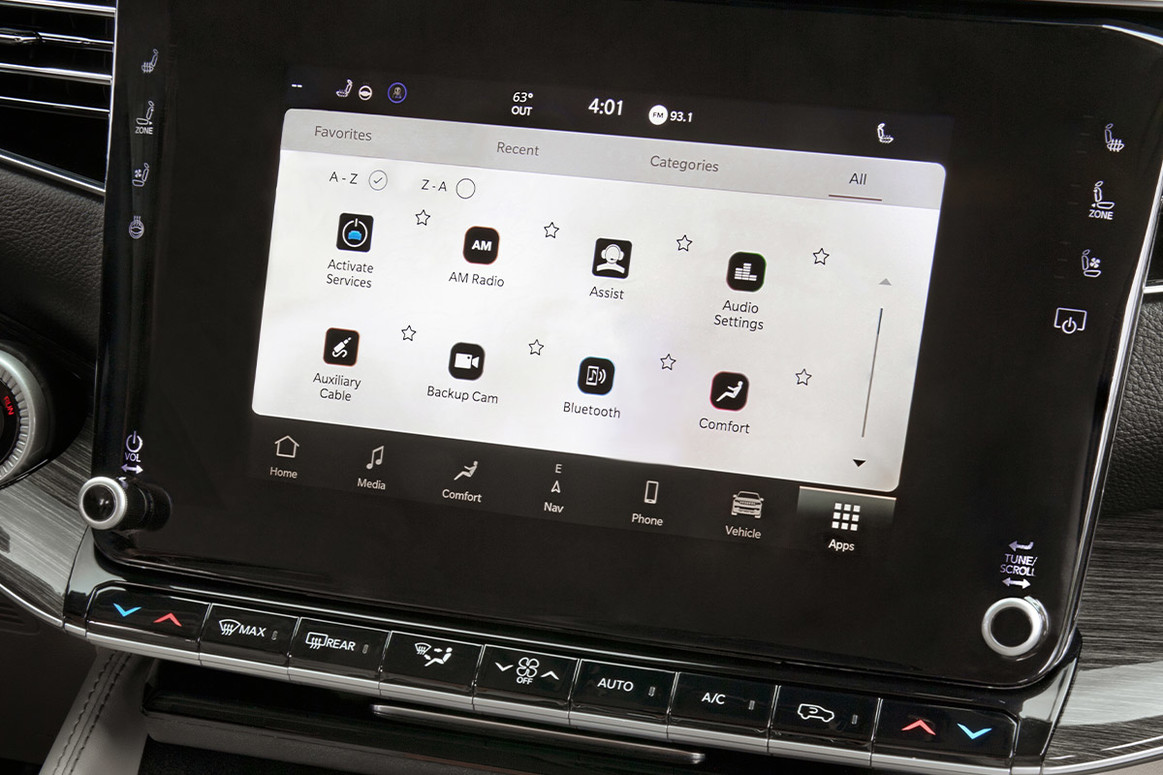 The 10.1-inch touchscreen of the 2022 Wagoneer displaying the Uconnect 5 NAV Multimedia Centre.