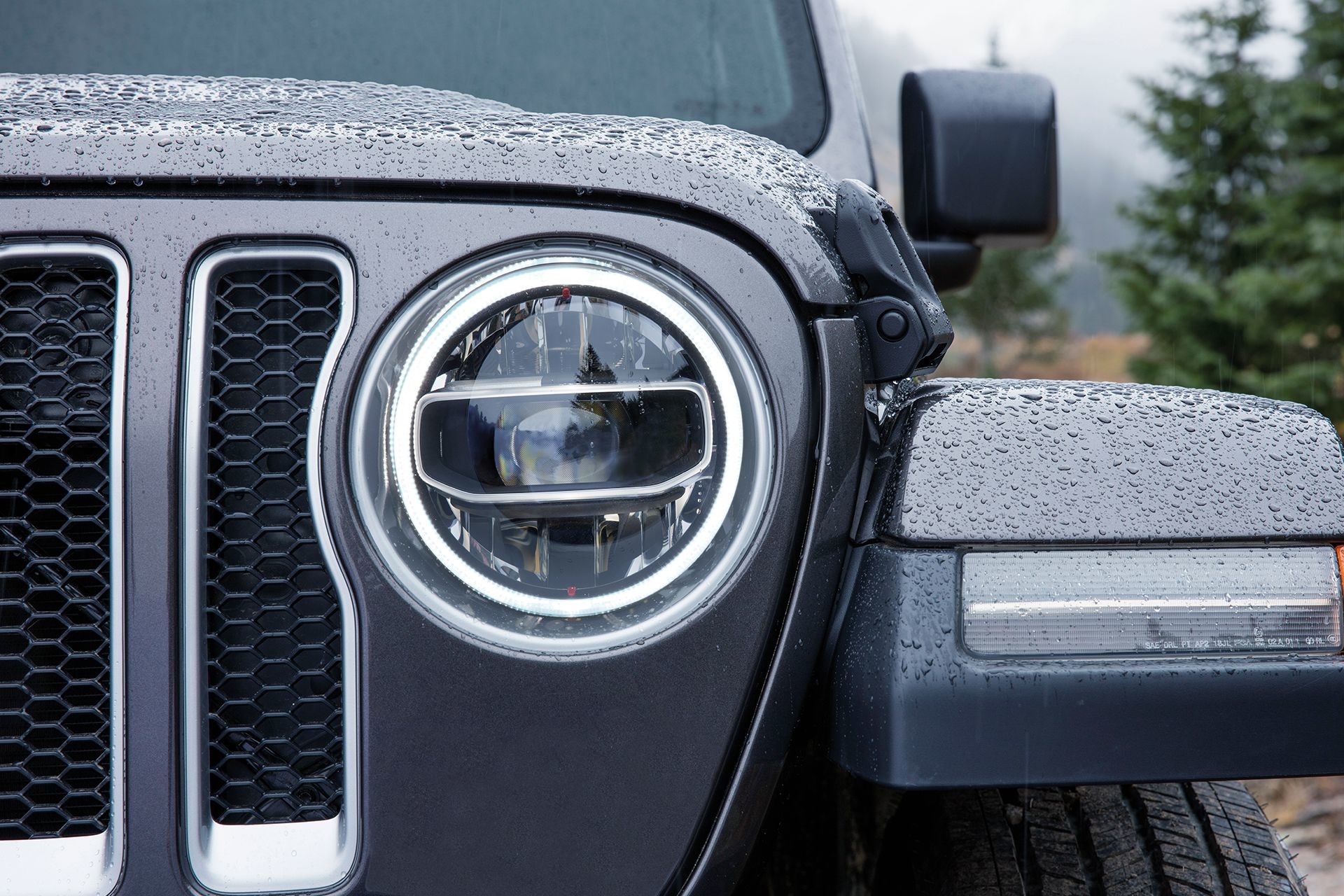 2018 Jeep Wrangler JL Sahara and Rubicon front fender LED headlamps