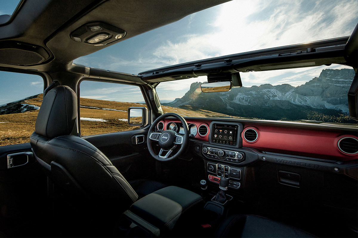 Vue intérieure du siège du conducteur du Jeep Wrangler 2022